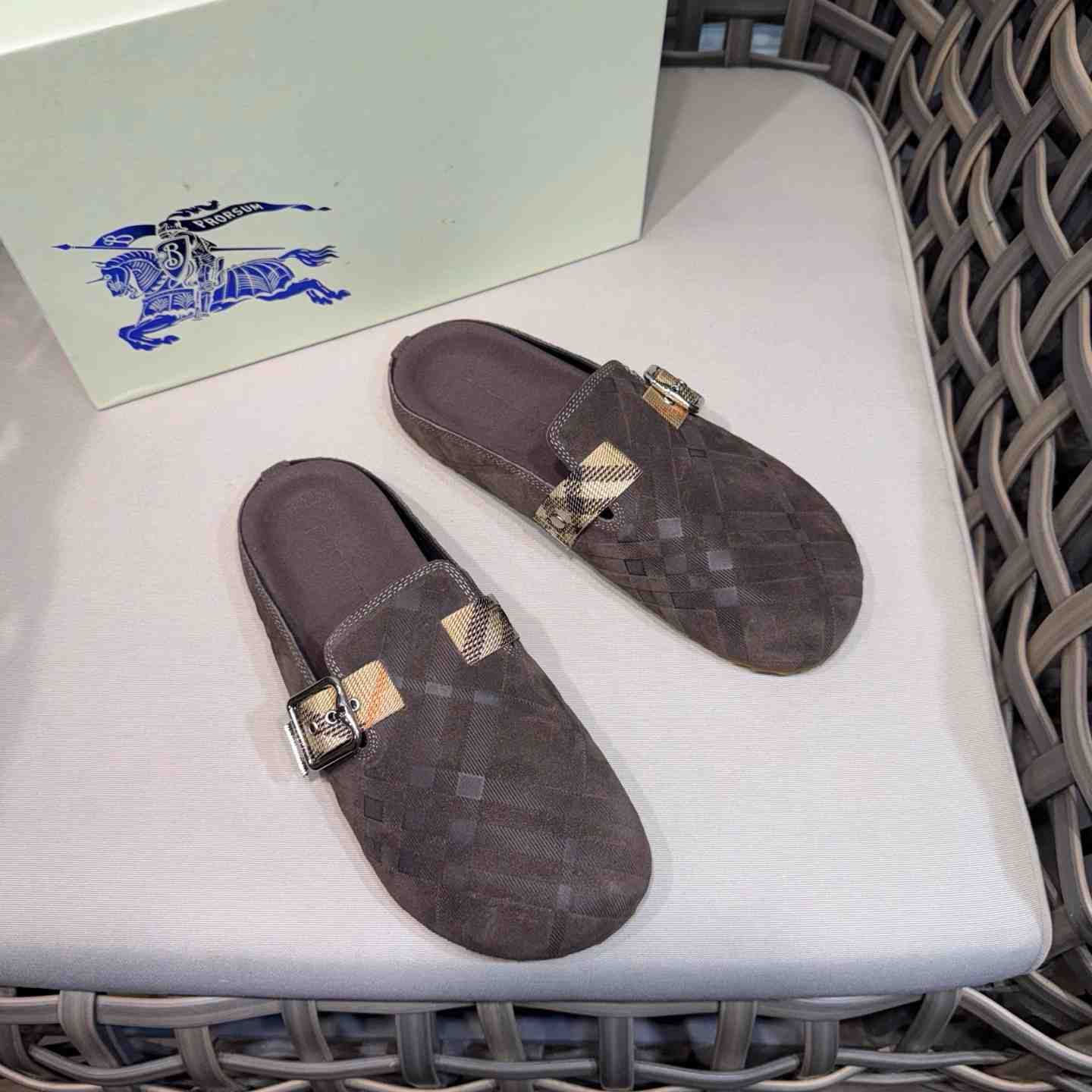 Burberry Suede Urchin Clogs - FashionPlug