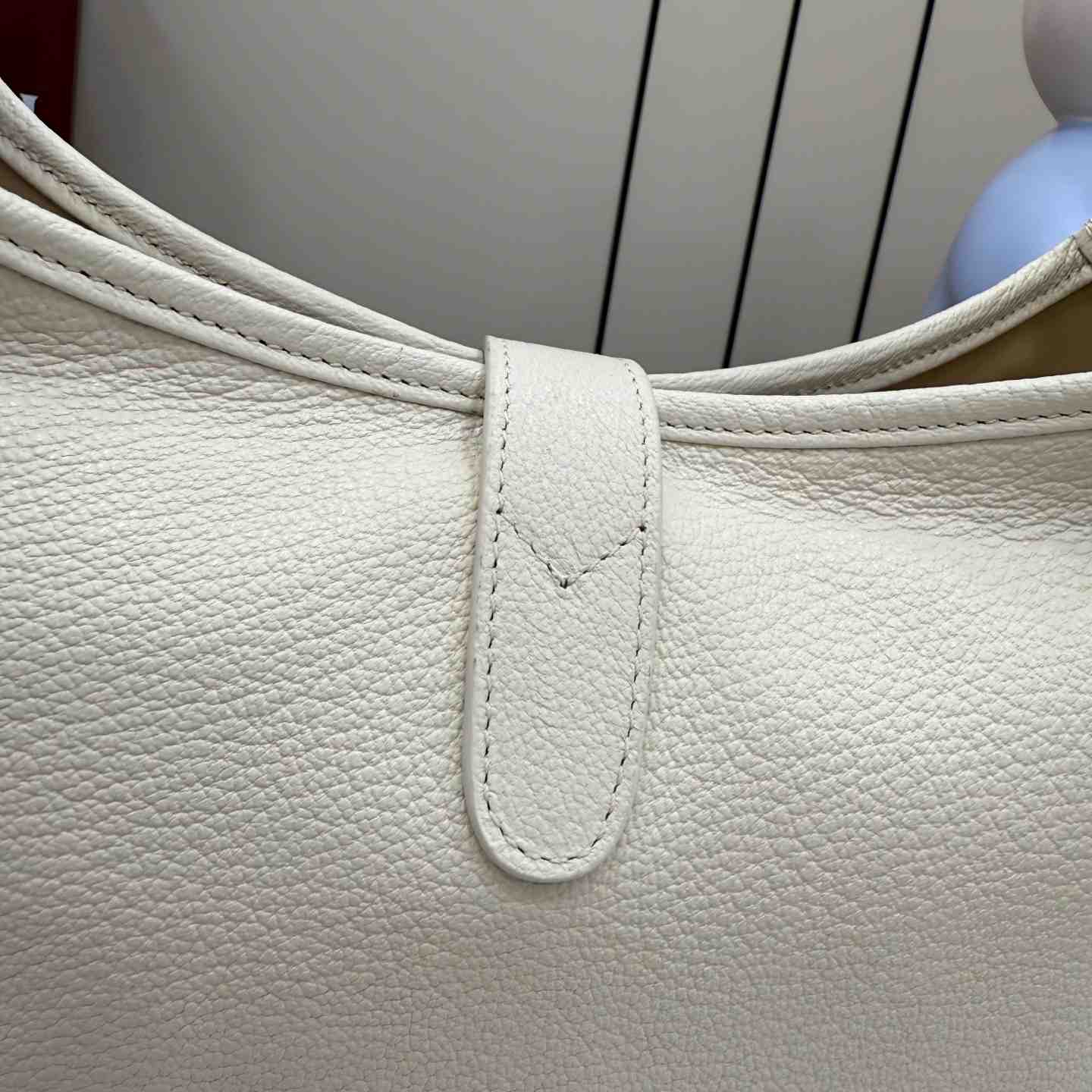Gucci Jackie 1961 Medium Shoulder Bag 863136 - FashionPlug