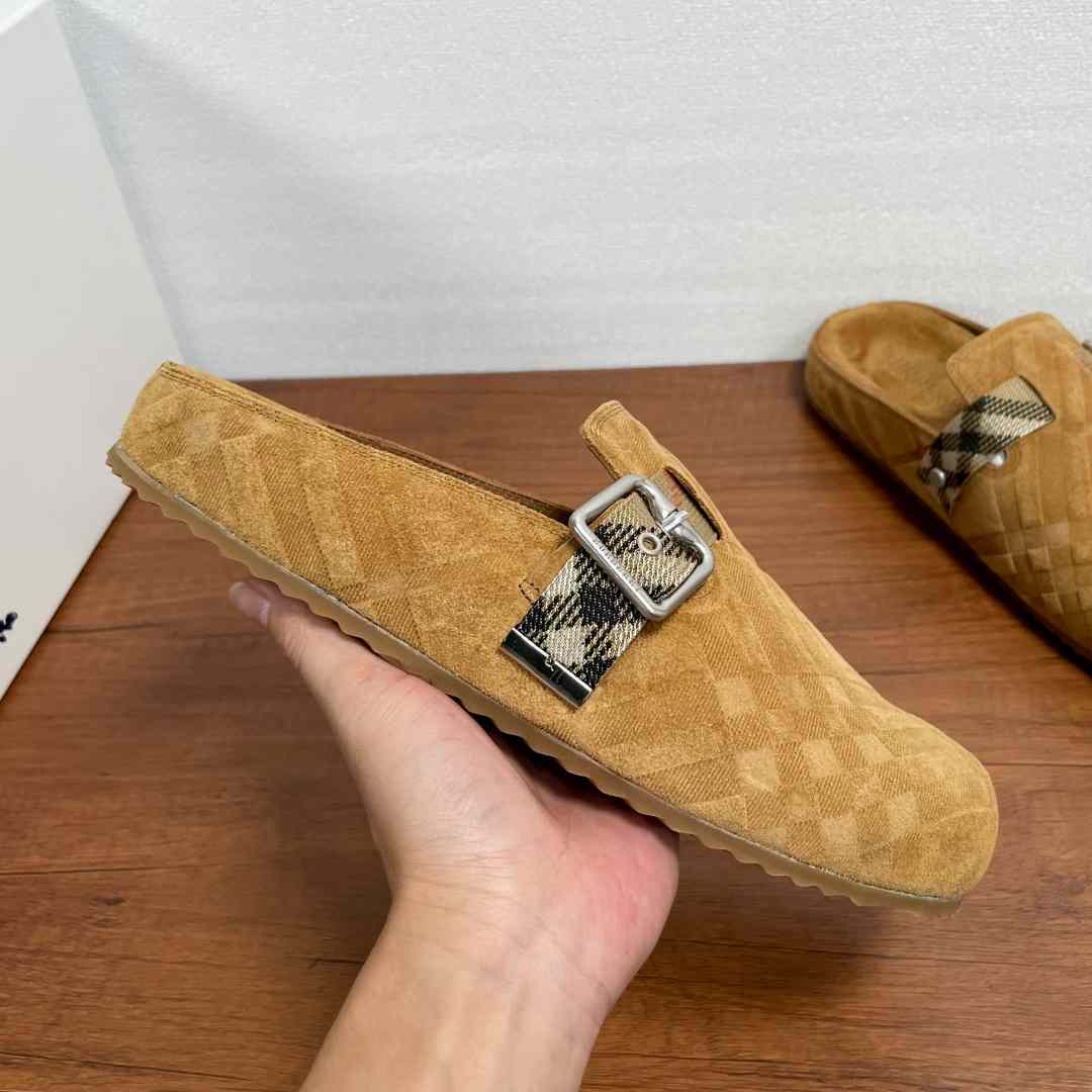 Burberry Suede Urchin Clogs - FashionPlug