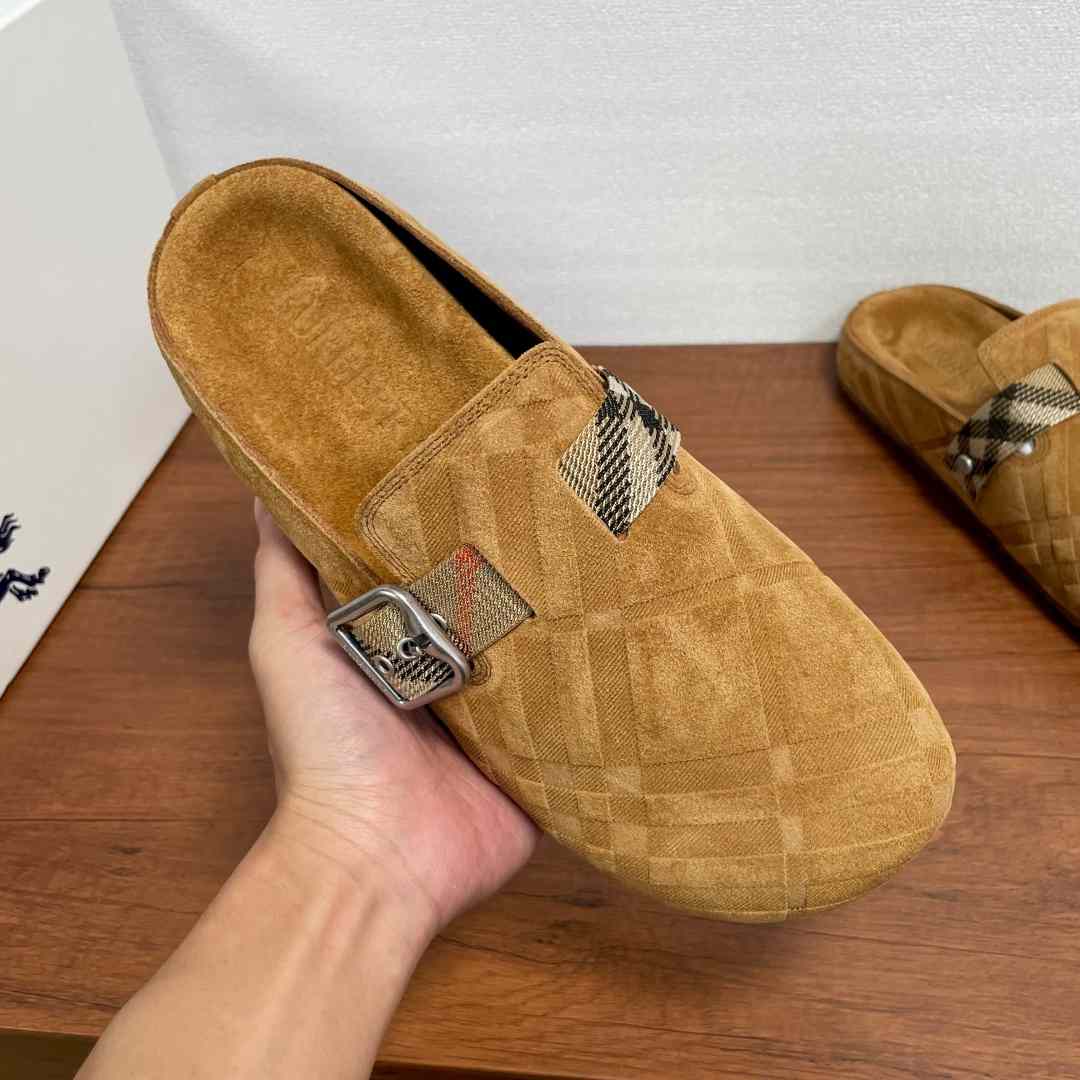 Burberry Suede Urchin Clogs - FashionPlug