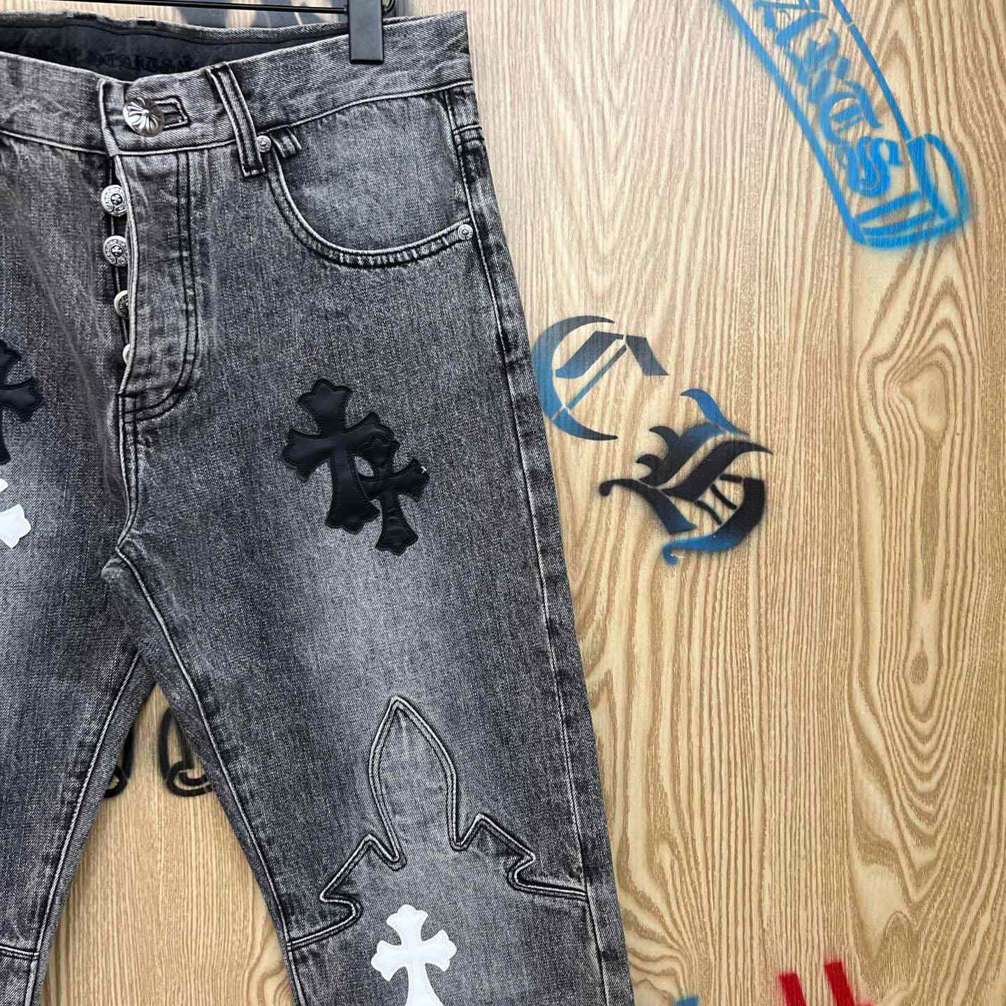 Chrome Hearts Cross Patch Fleur Knee Jeans - FashionPlug