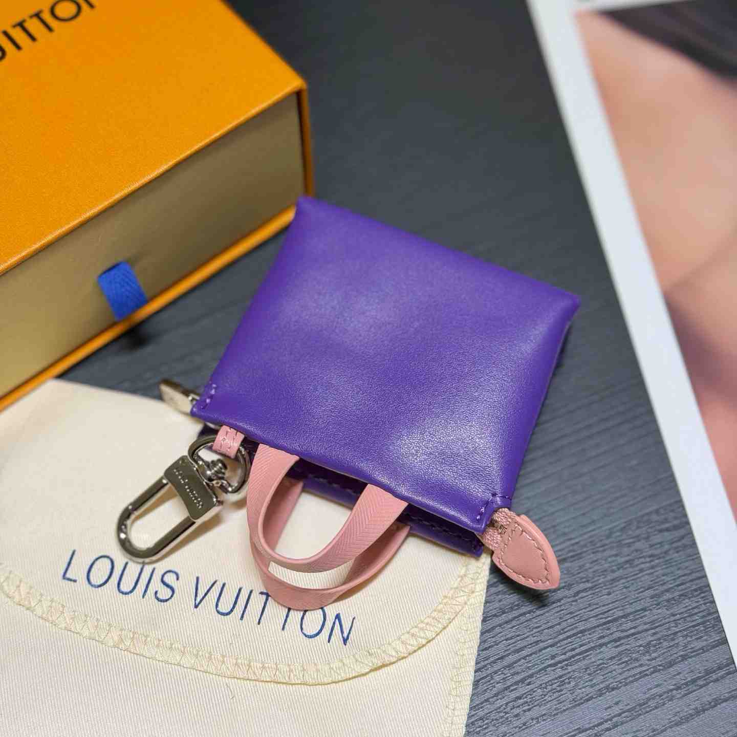 Louis Vuitton LV Mini Shopper Bag Charm M03121 - FashionPlug