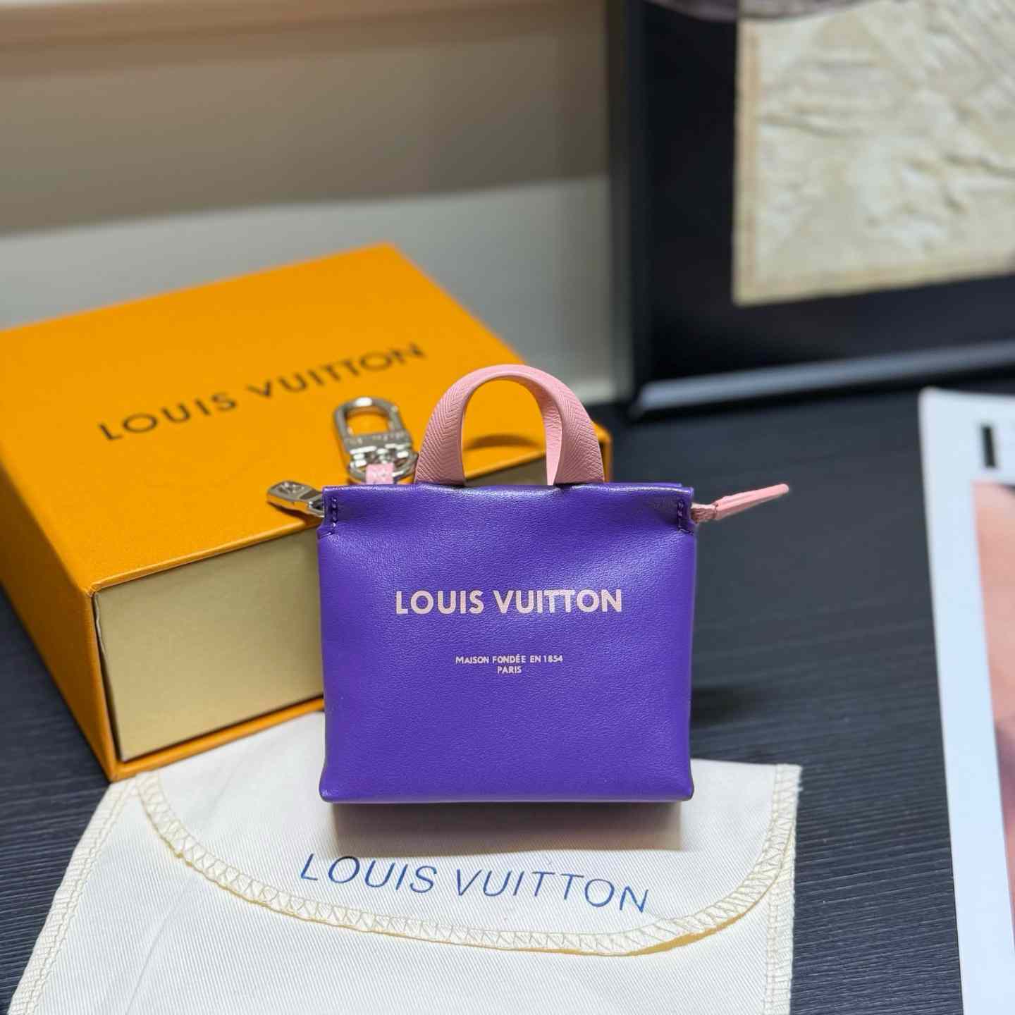 Louis Vuitton LV Mini Shopper Bag Charm M03121 - FashionPlug