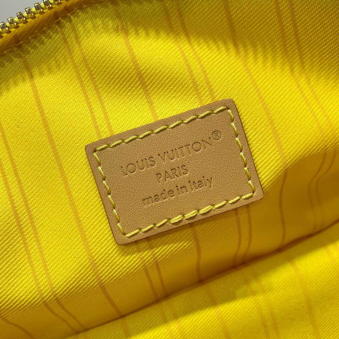Louis Vuitton Bumbag M27237 - FashionPlug