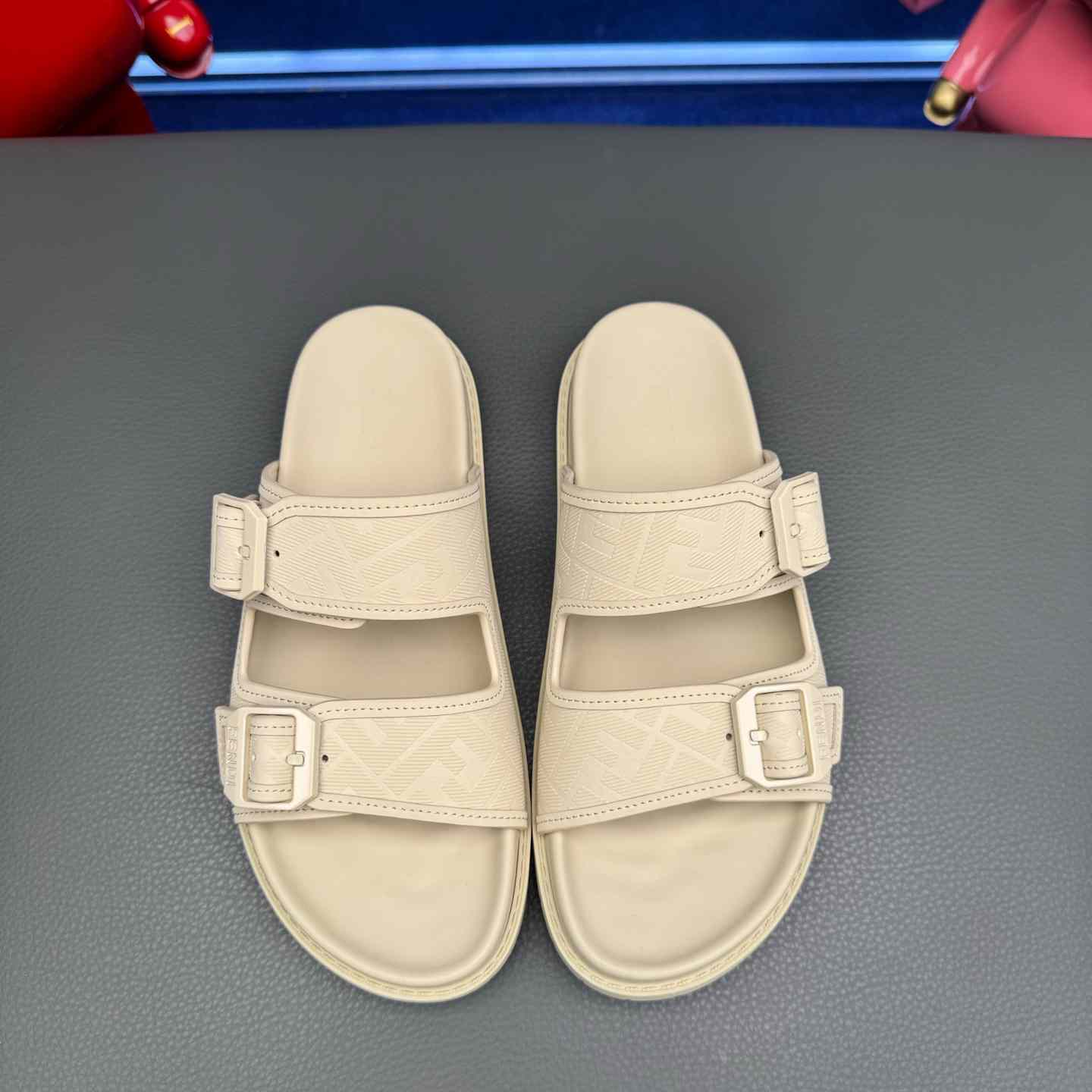 Fendi Feel Logo Sandals - FashionPlug