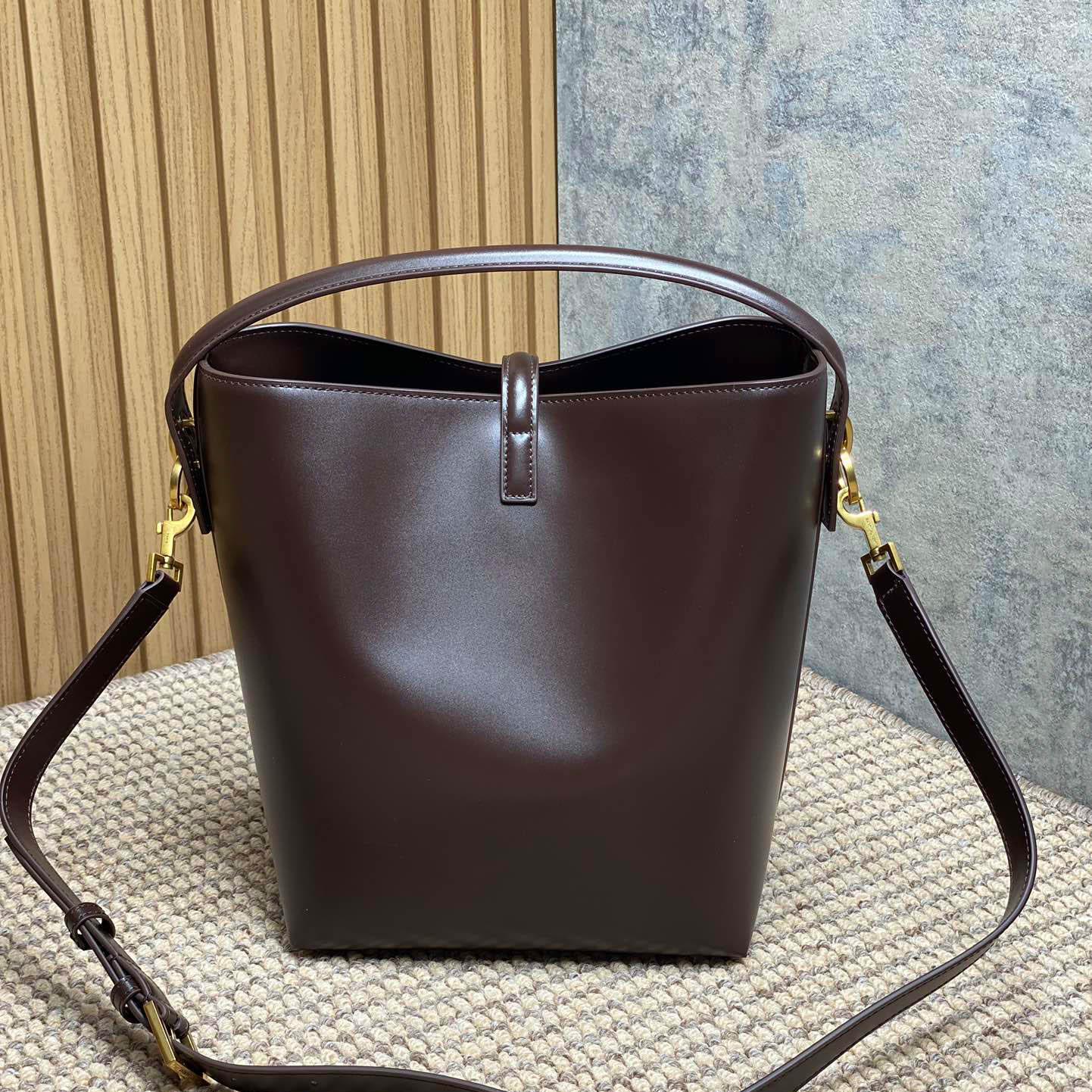 Saint Laurent Le 37 In Shiny Leather - FashionPlug