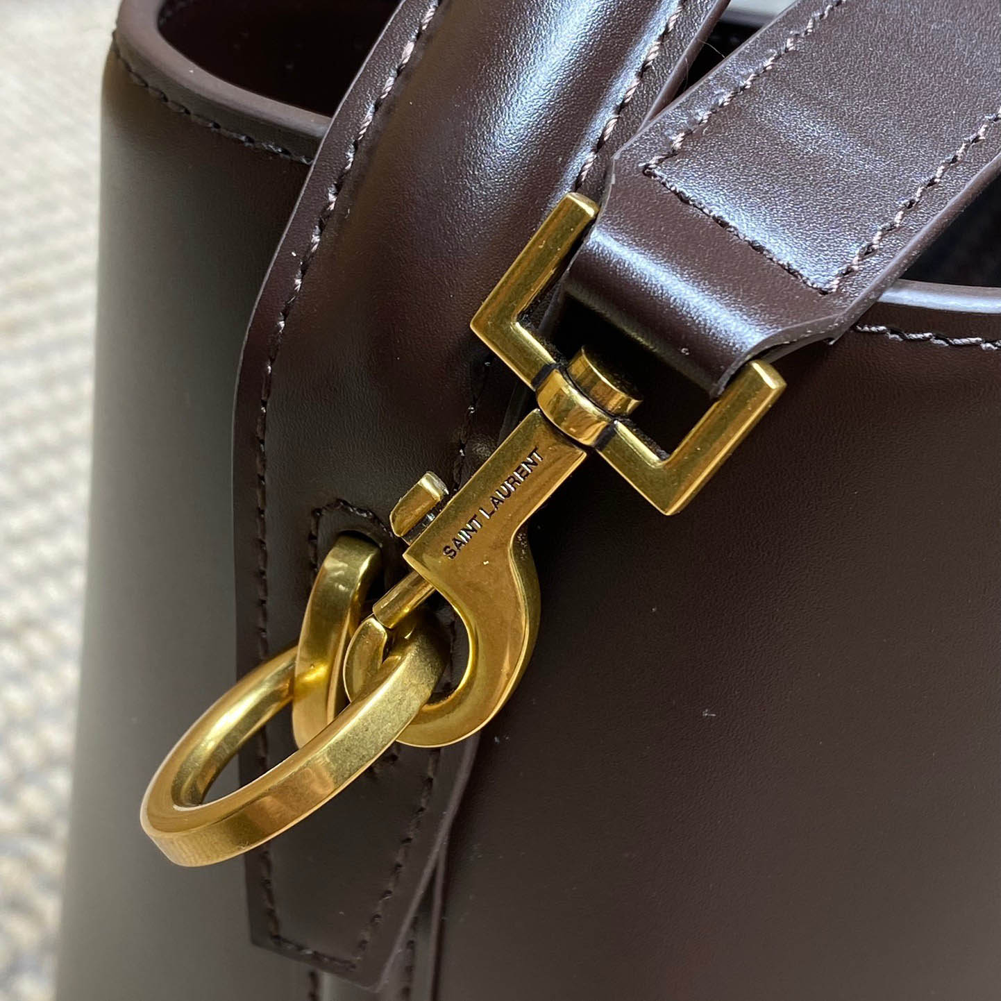 Saint Laurent Le 37 In Shiny Leather - FashionPlug