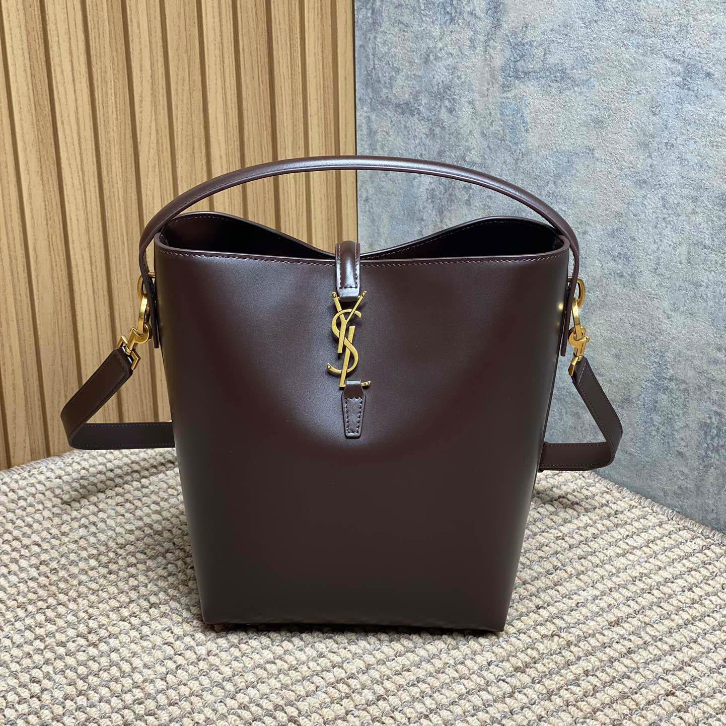 Saint Laurent Le 37 In Shiny Leather - FashionPlug