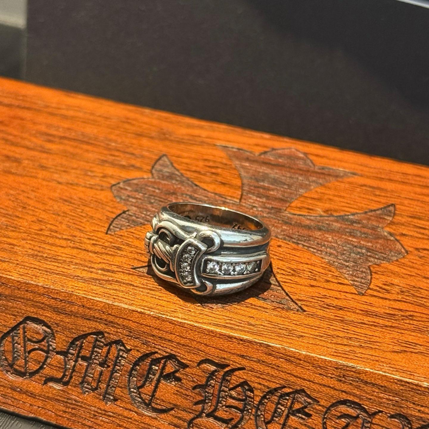 Chrome Heart Ring - FashionPlug