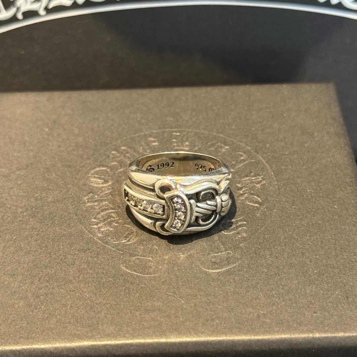 Chrome Heart Ring - FashionPlug