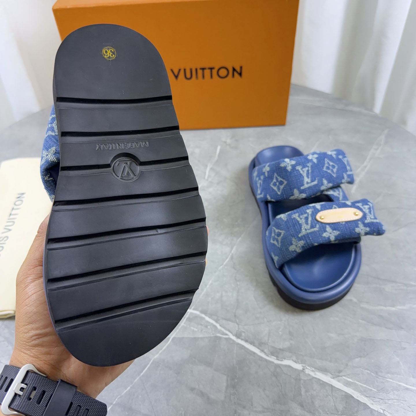 Louis Vuitton Pool Pillow Comfort Mule 1AJN80 - FashionPlug