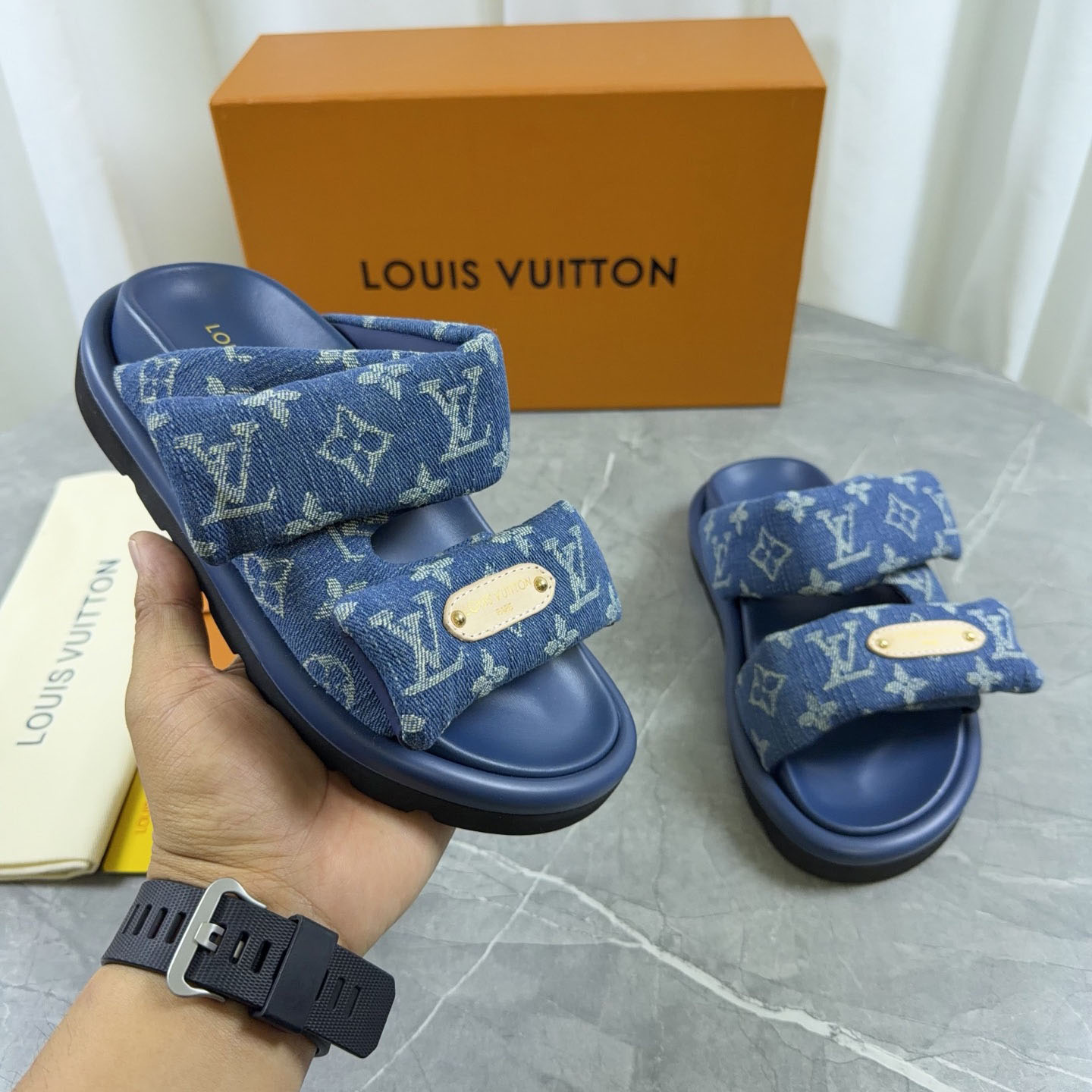 Louis Vuitton Pool Pillow Comfort Mule 1AJN80 - FashionPlug