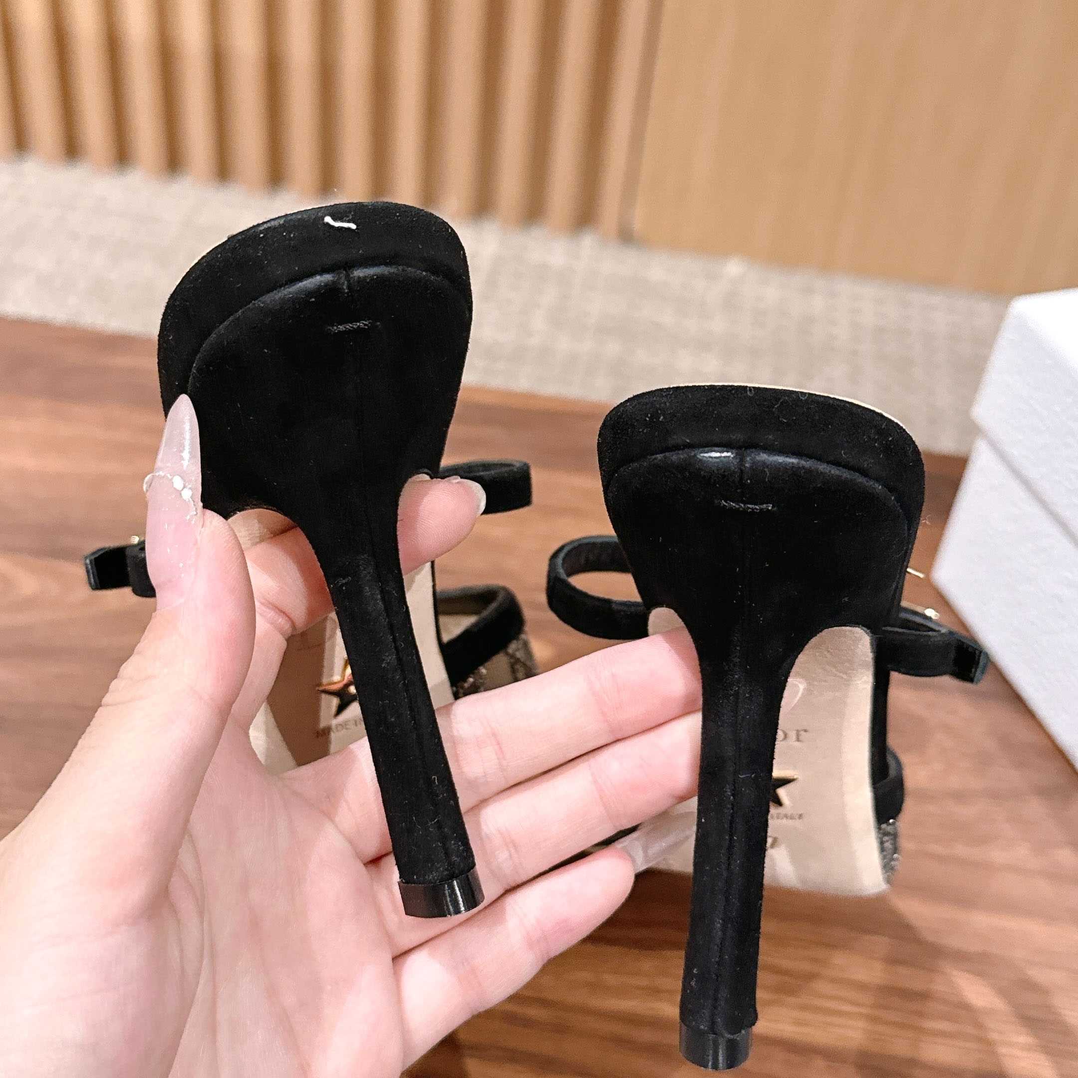 Dior Capture Heeled Mule - FashionPlug