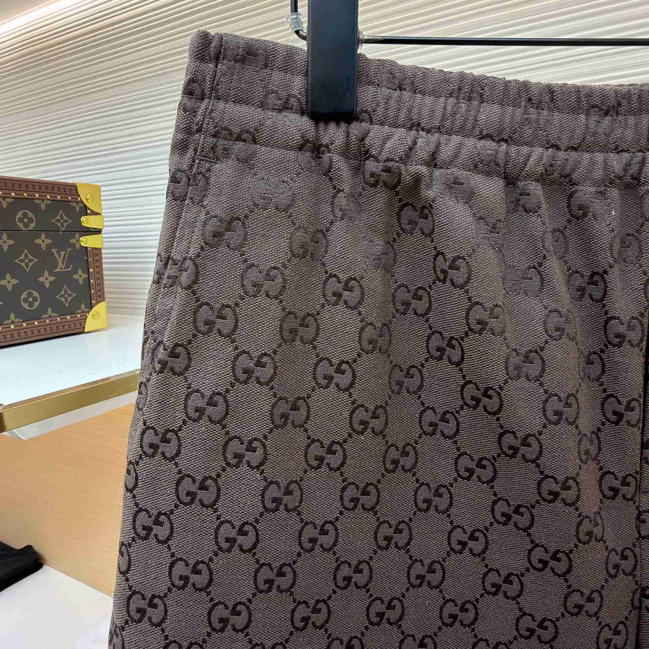 Gucci GG Canvas Linen Blen Shorts - FashionPlug
