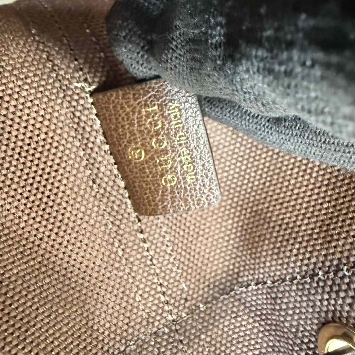 Gucci Venice Large Bucket Bag - FashionPlug