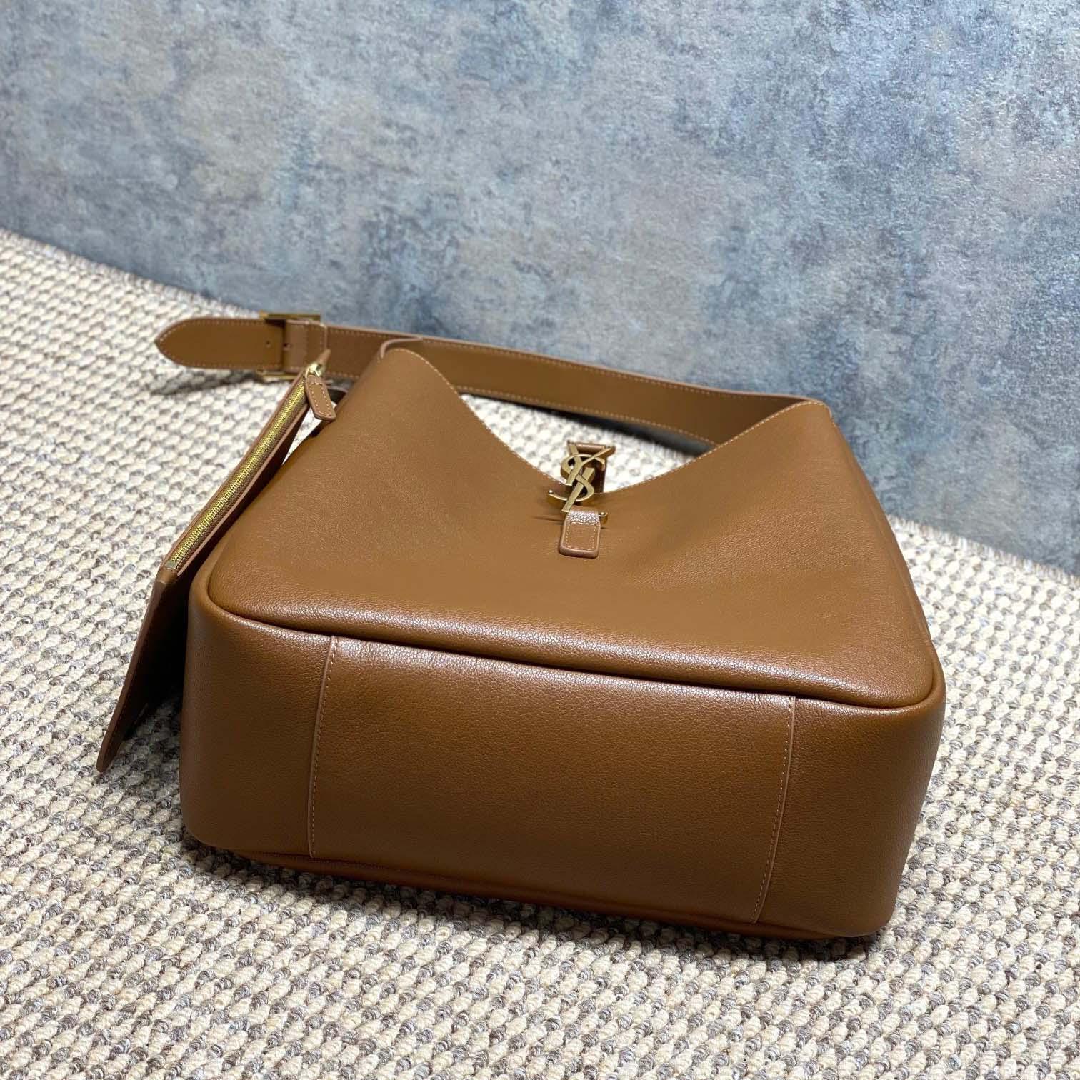 Saint Laurent LE 5 À 7 Supple LARGE In Grained Leather - FashionPlug