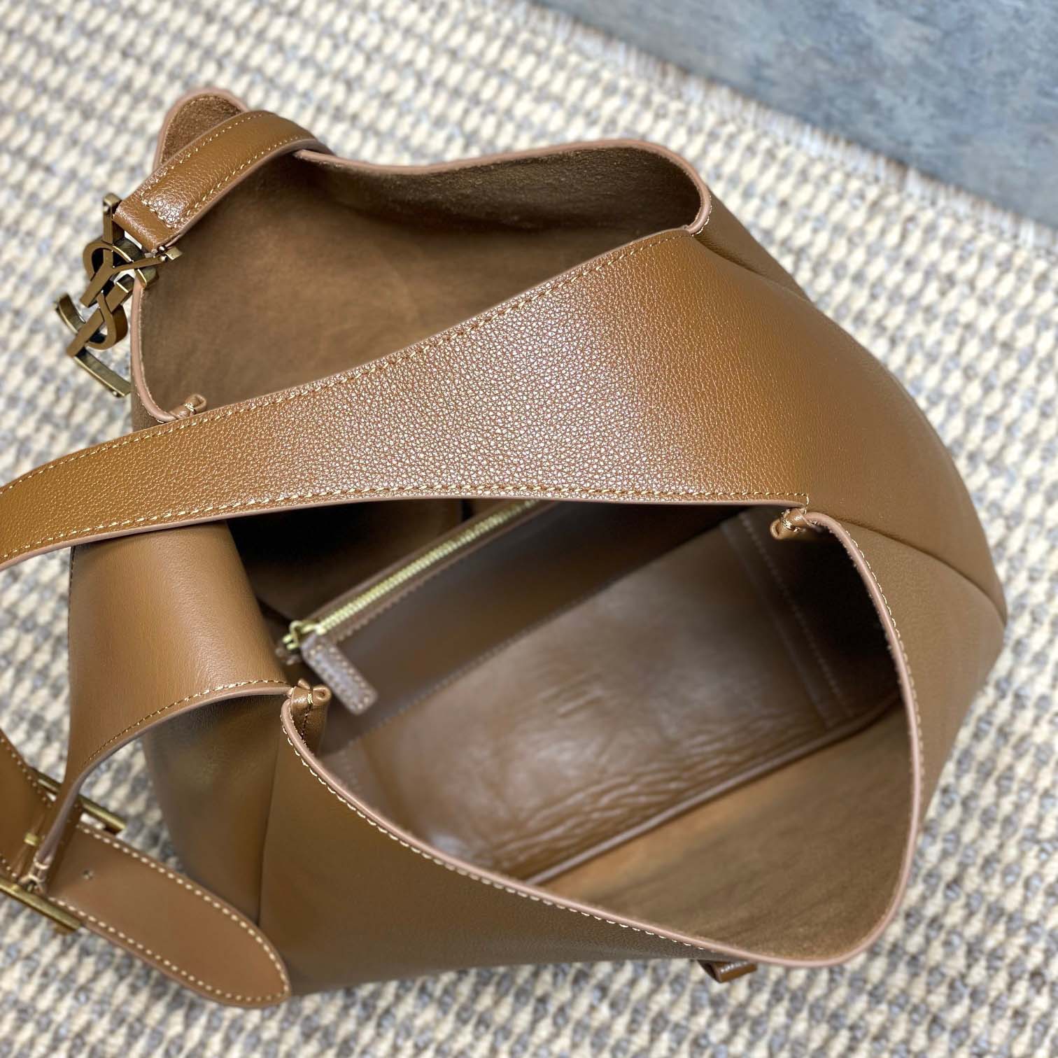 Saint Laurent LE 5 À 7 Supple LARGE In Grained Leather - FashionPlug