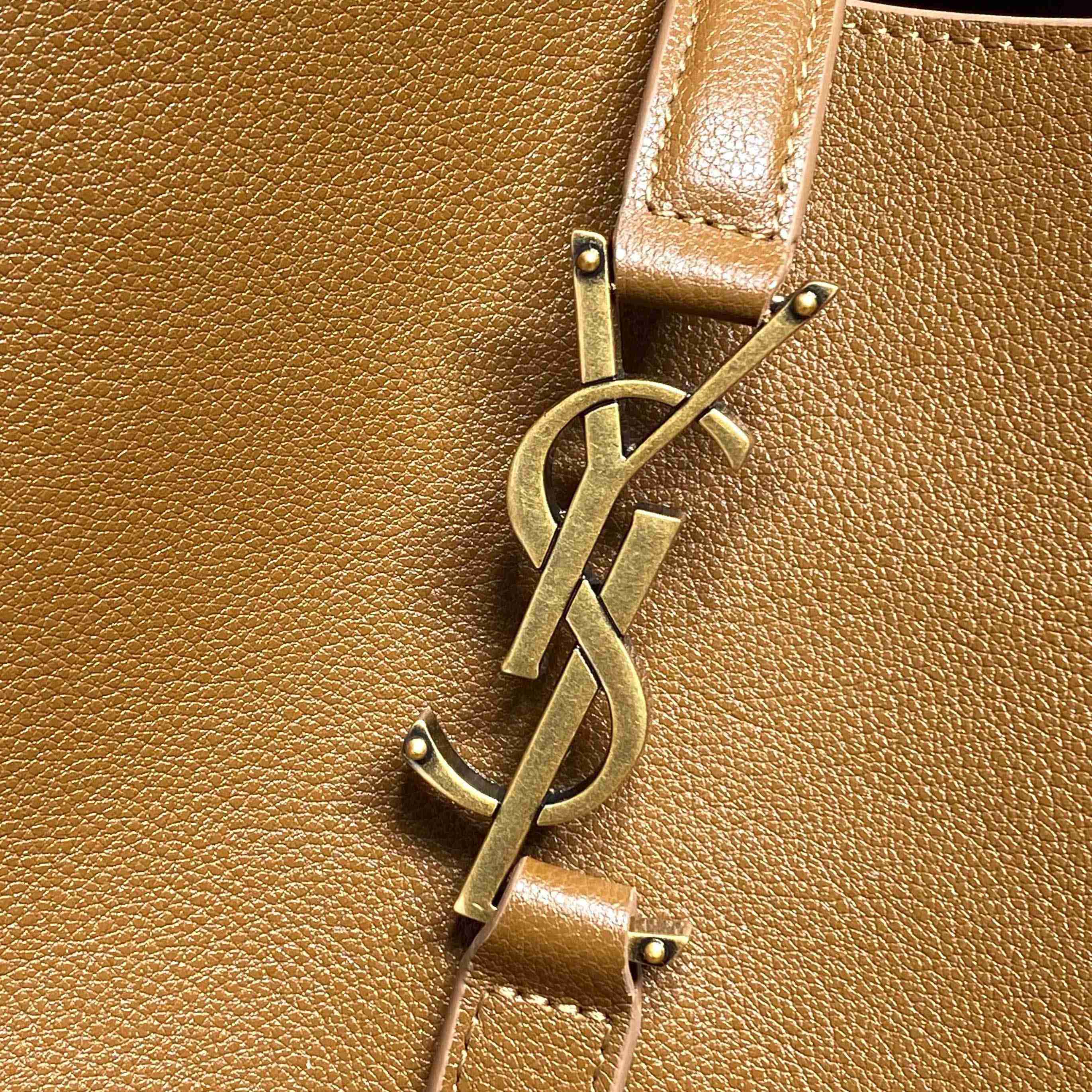 Saint Laurent LE 5 À 7 Supple LARGE In Grained Leather - FashionPlug