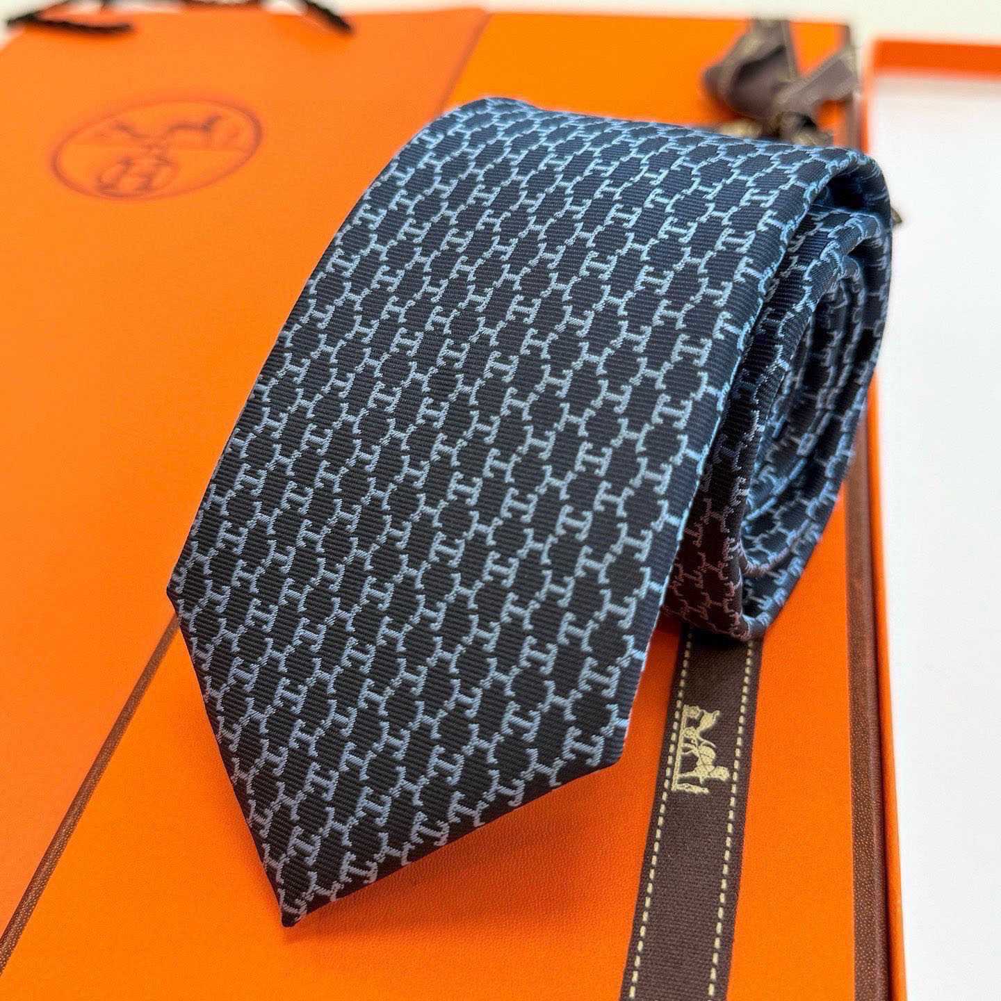 Hermes Dancing H Tie - FashionPlug