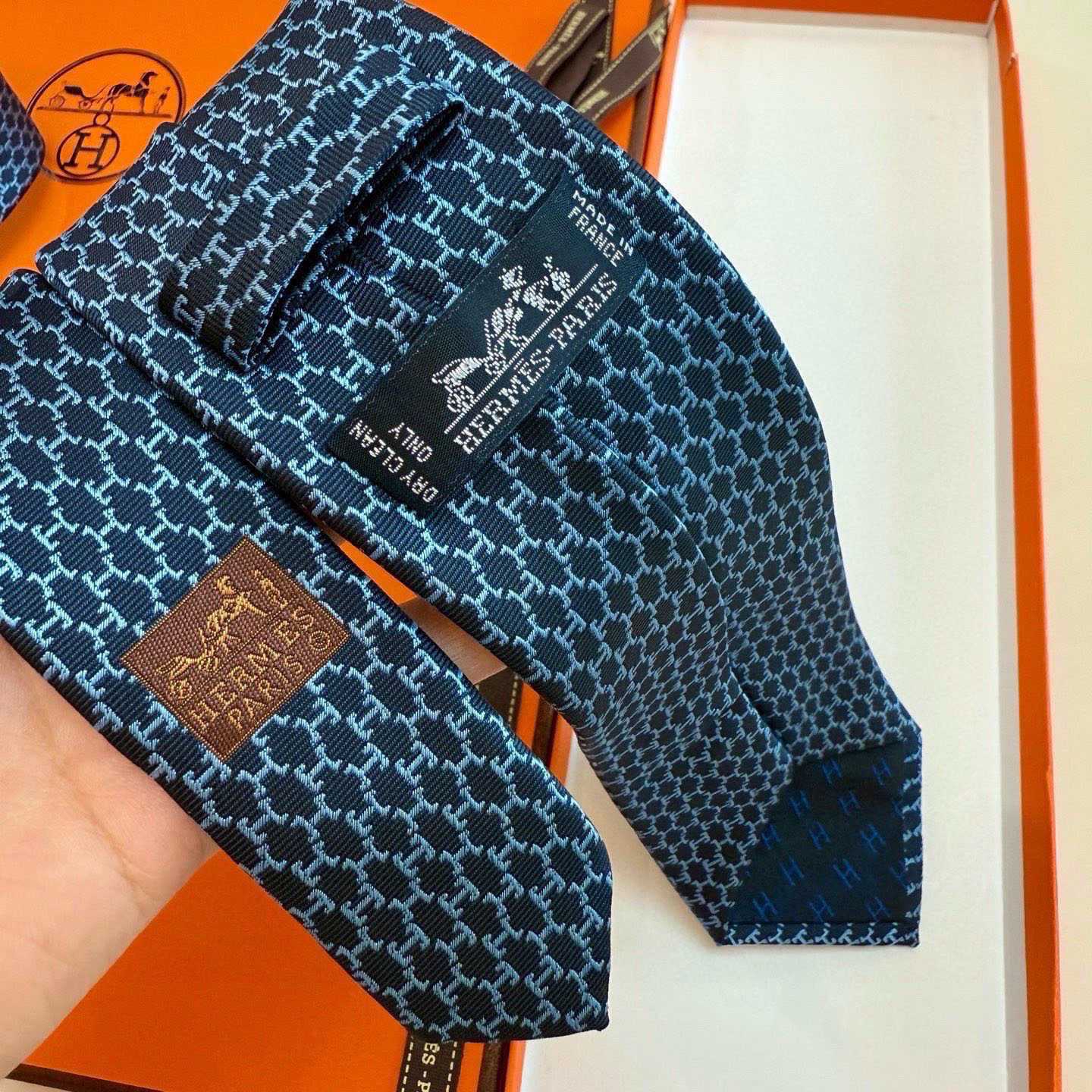 Hermes Dancing H Tie - FashionPlug