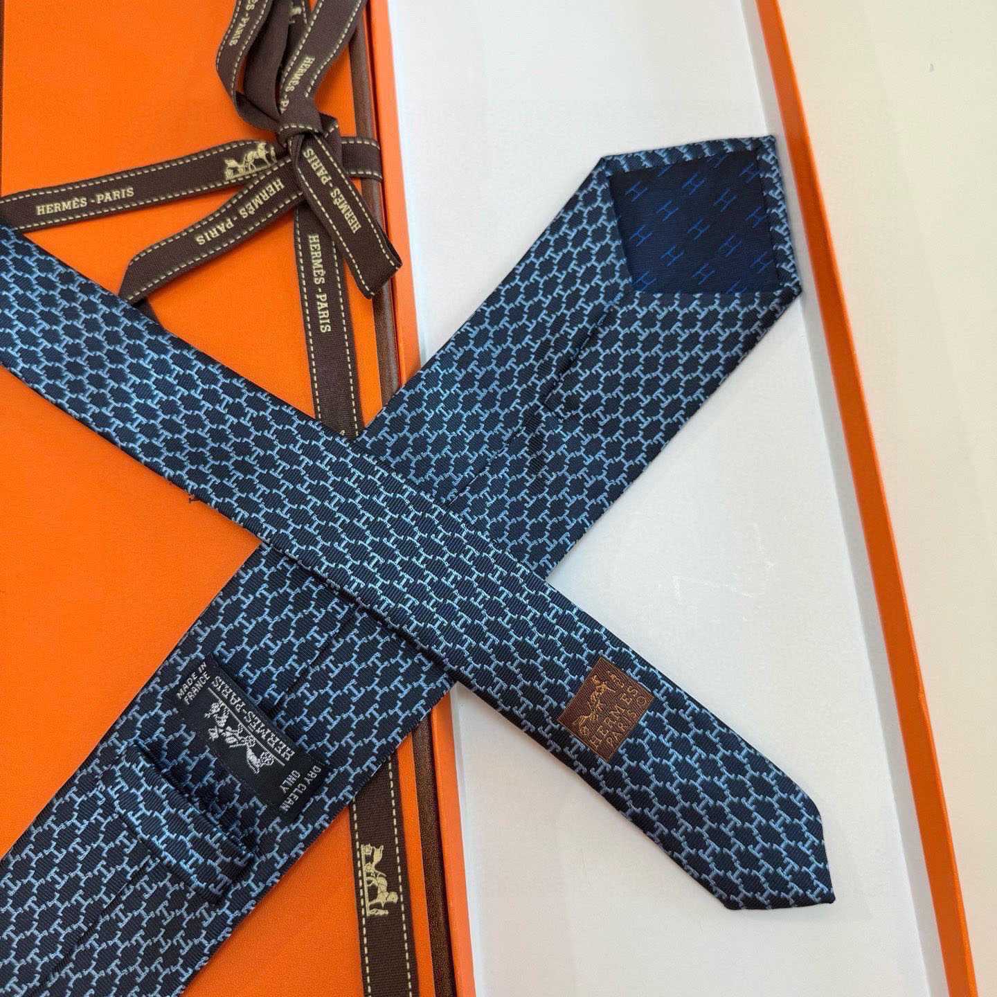 Hermes Dancing H Tie - FashionPlug