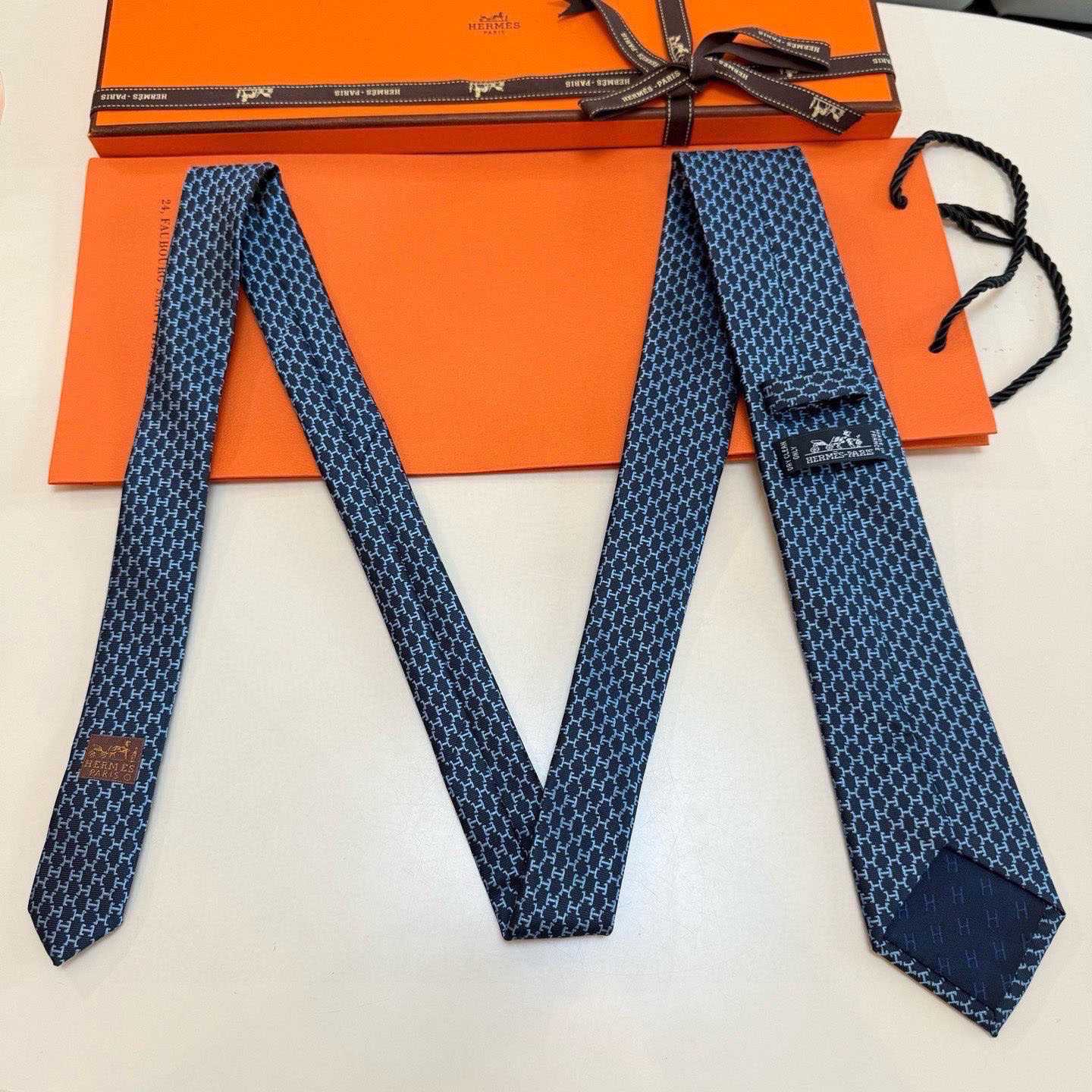 Hermes Dancing H Tie - FashionPlug