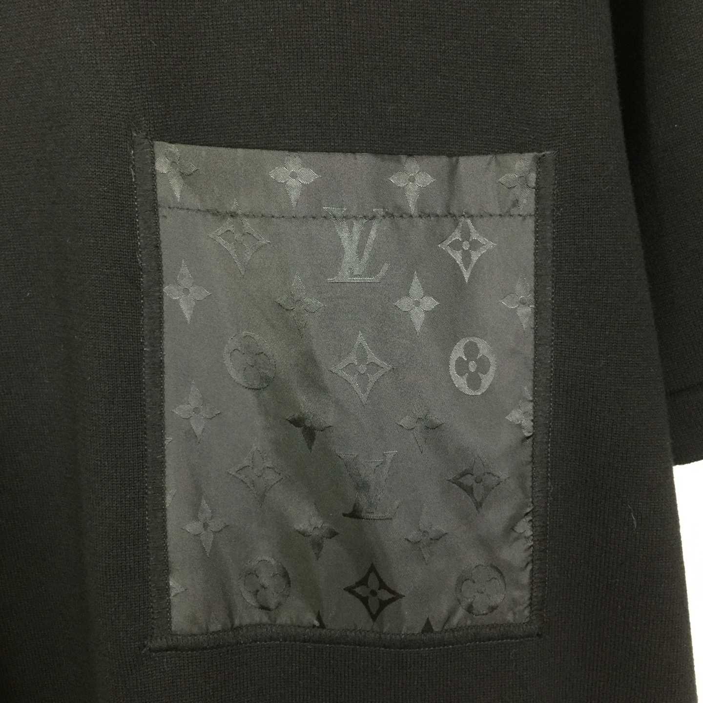 Louis Vuitton T-Shirt With Technical Signature Details   1AJRLX - FashionPlug