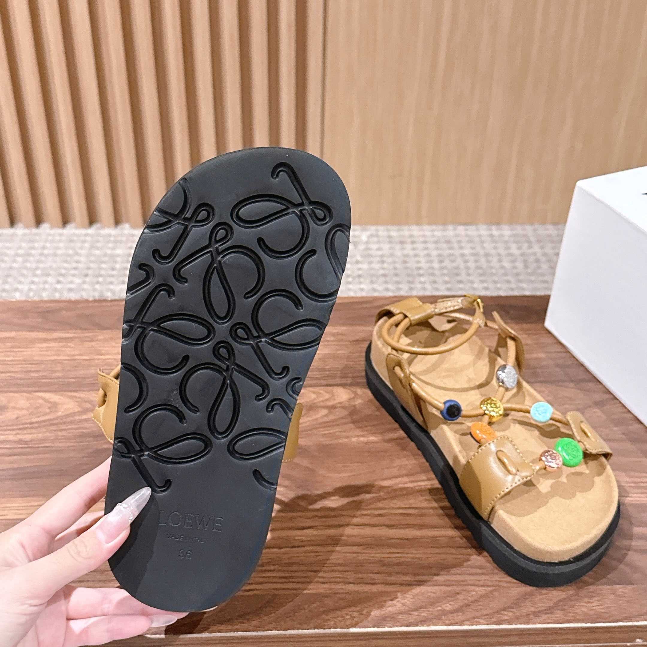 Loewe Pebble Beads Fussbett Sandal - FashionPlug