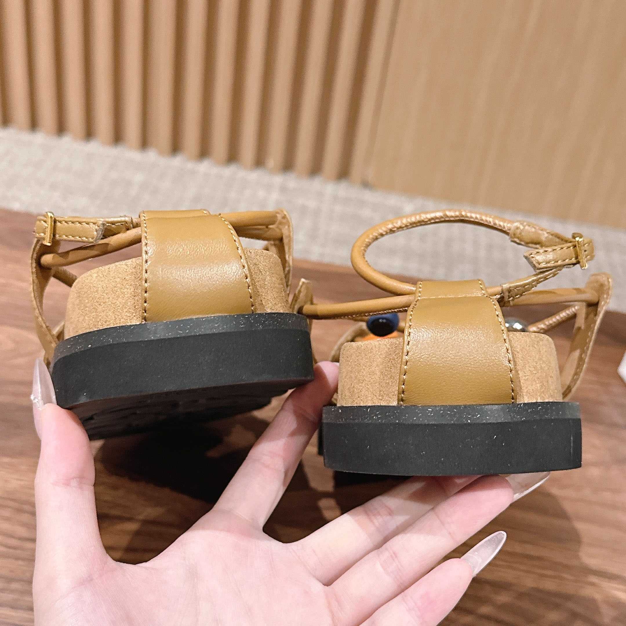 Loewe Pebble Beads Fussbett Sandal - FashionPlug