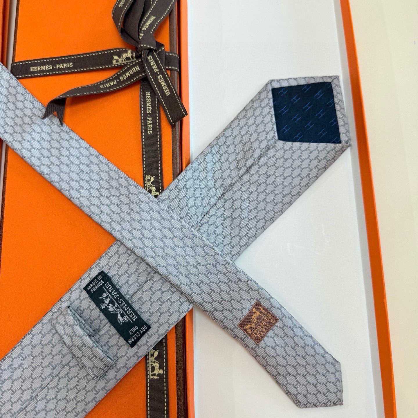 Hermes Dancing H Tie - FashionPlug