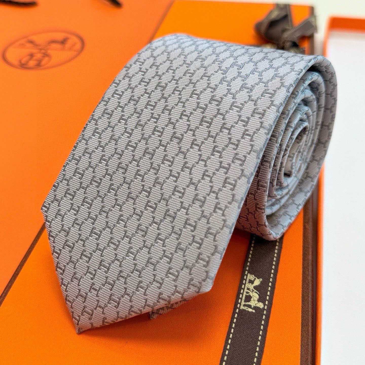 Hermes Dancing H Tie - FashionPlug