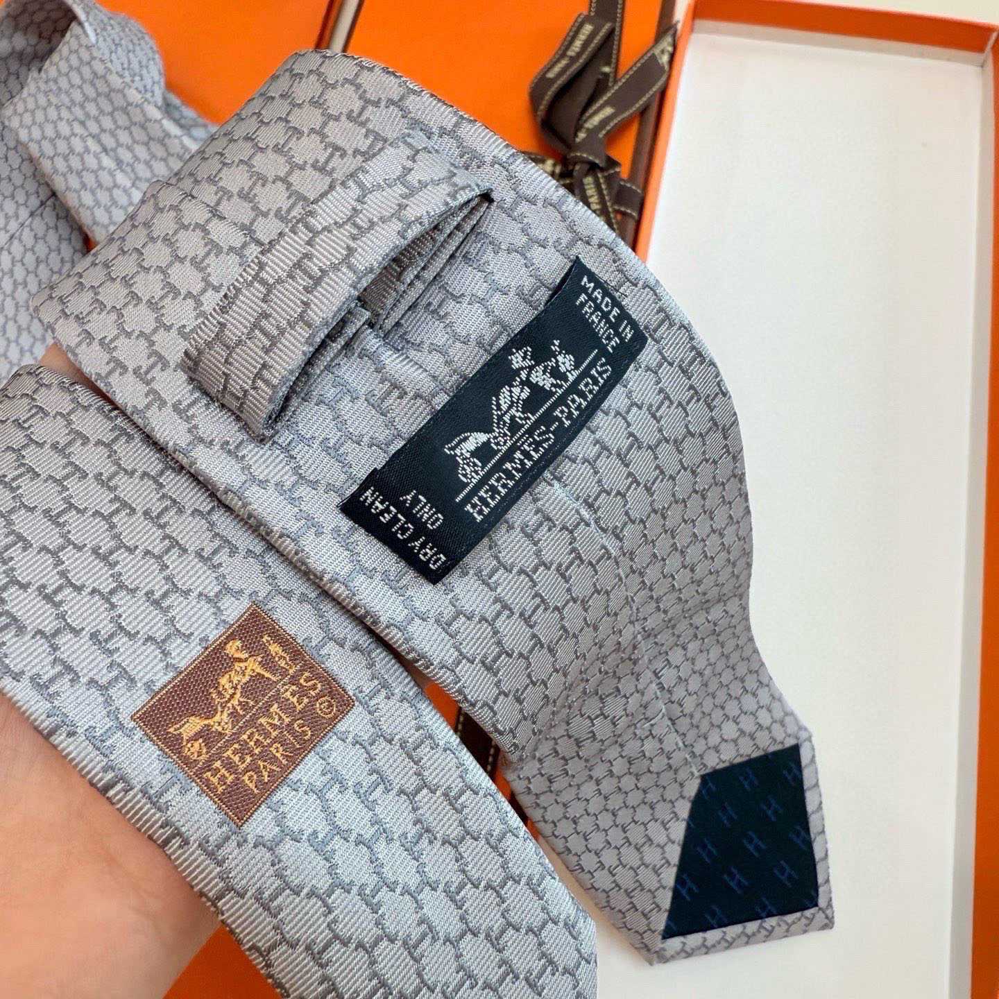 Hermes Dancing H Tie - FashionPlug