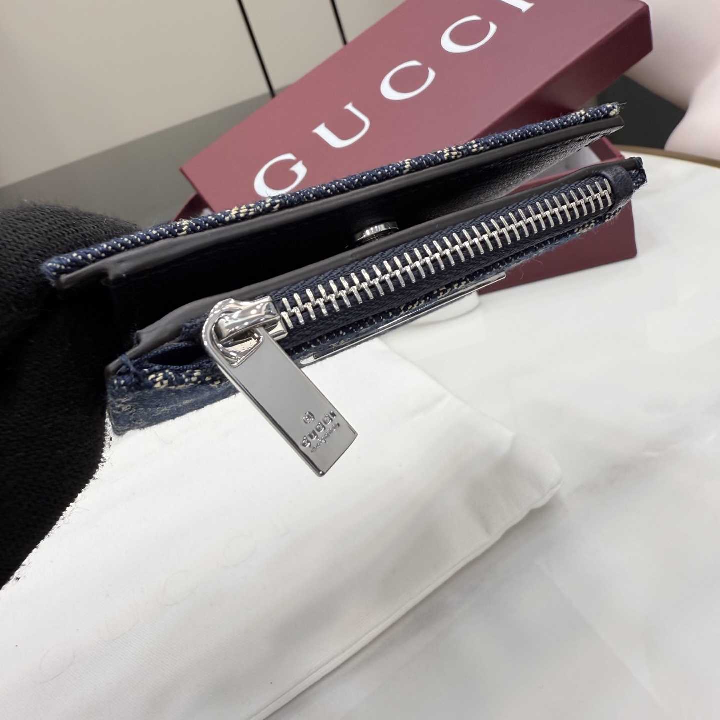 Gucci Small Wallet With Gucci Plaque - FashionPlug
