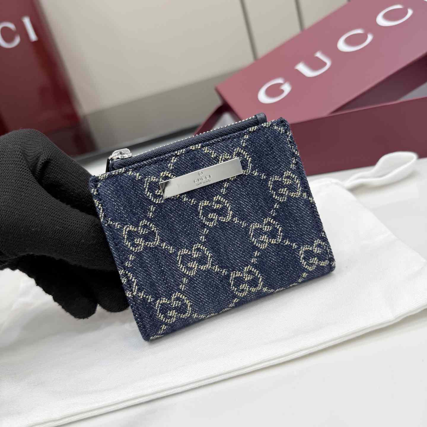 Gucci Small Wallet With Gucci Plaque - FashionPlug