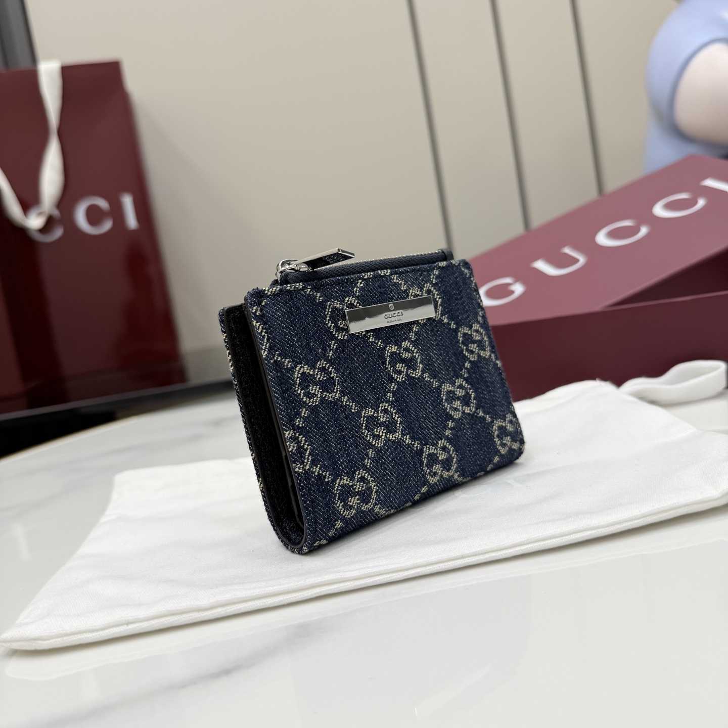 Gucci Small Wallet With Gucci Plaque - FashionPlug