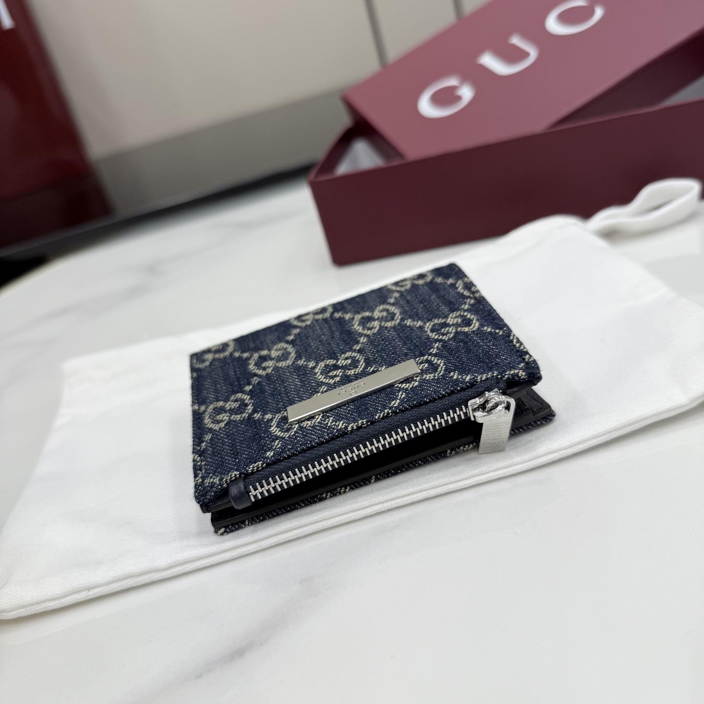 Gucci Small Wallet With Gucci Plaque - FashionPlug