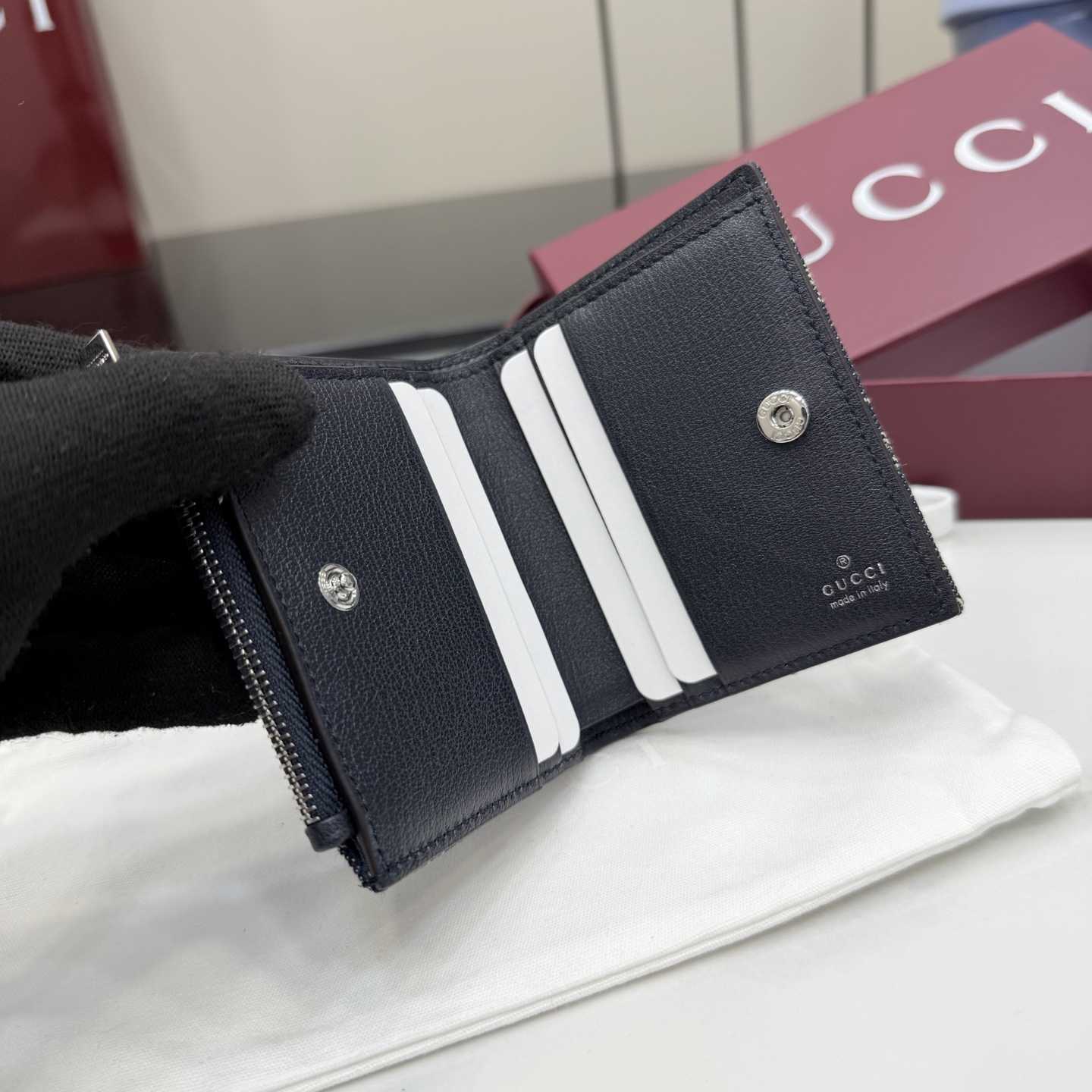 Gucci Small Wallet With Gucci Plaque - FashionPlug