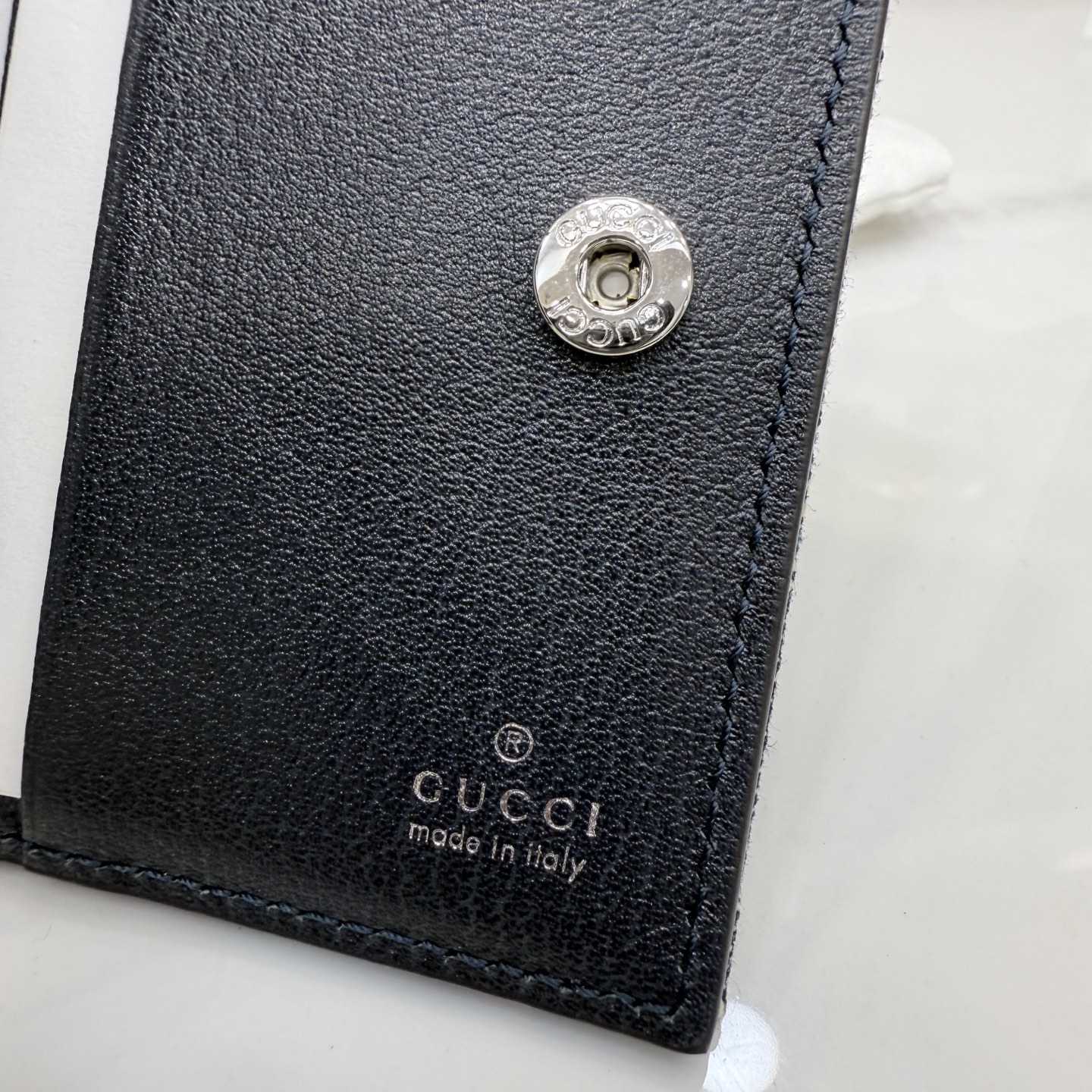 Gucci Small Wallet With Gucci Plaque - FashionPlug