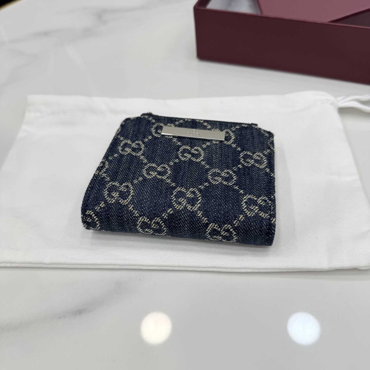 Gucci Small Wallet With Gucci Plaque - FashionPlug