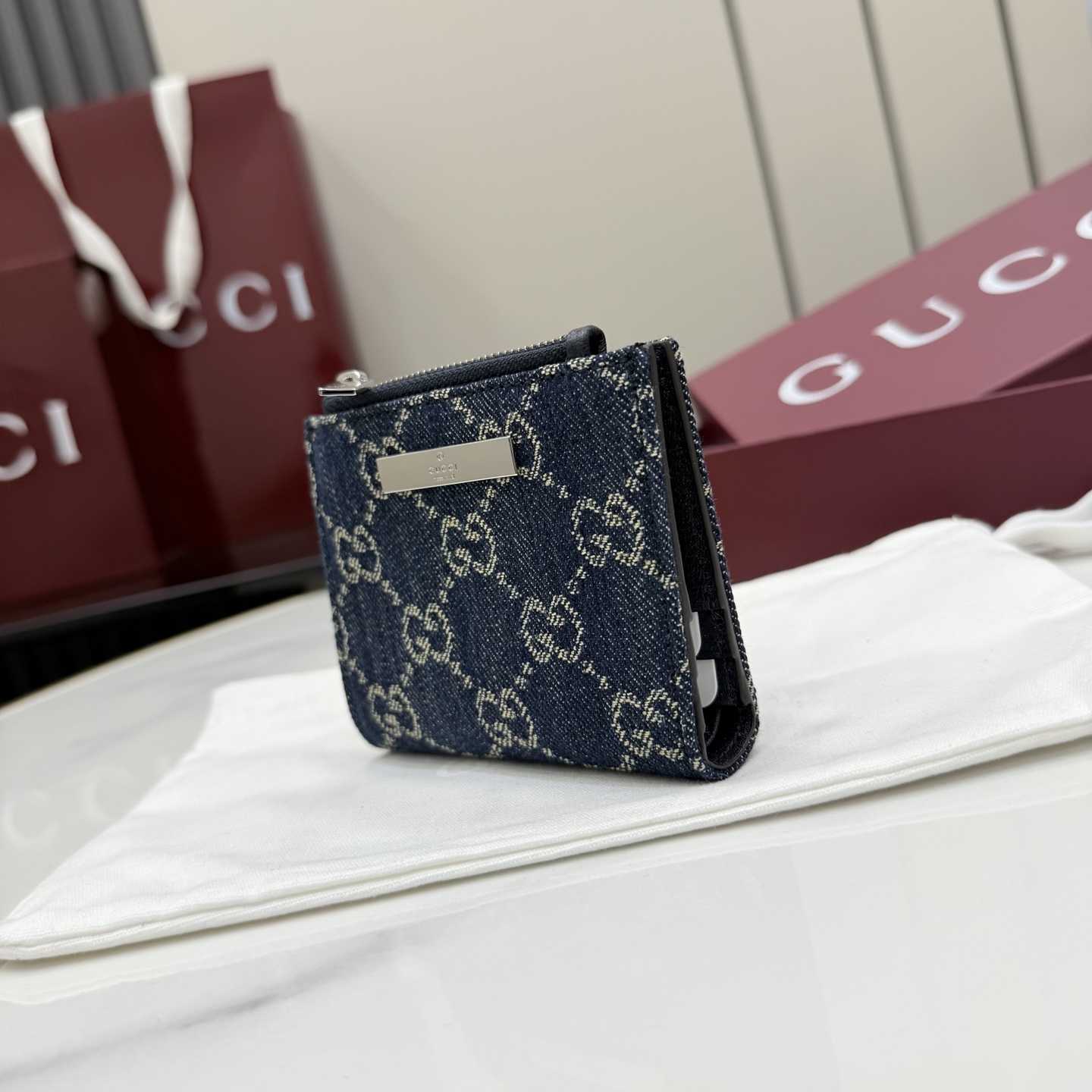 Gucci Small Wallet With Gucci Plaque - FashionPlug