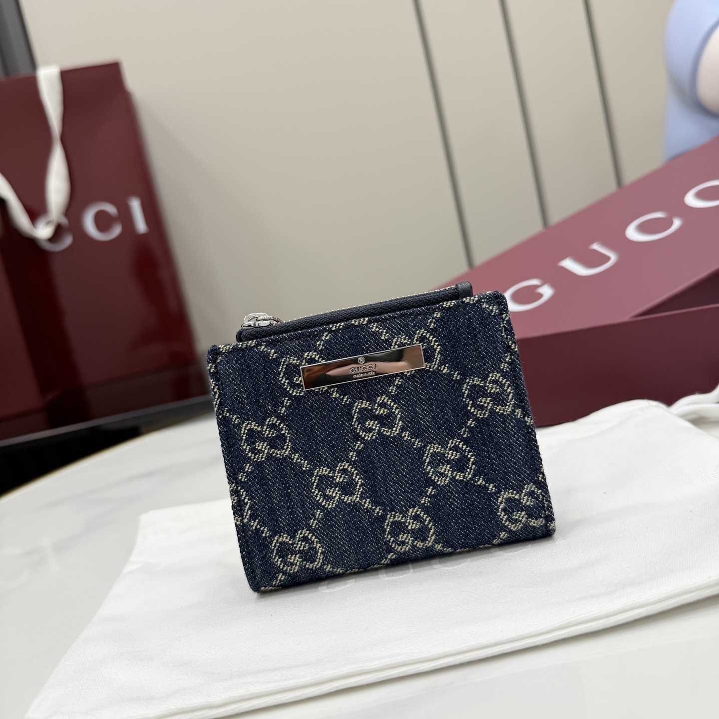Gucci Small Wallet With Gucci Plaque - FashionPlug