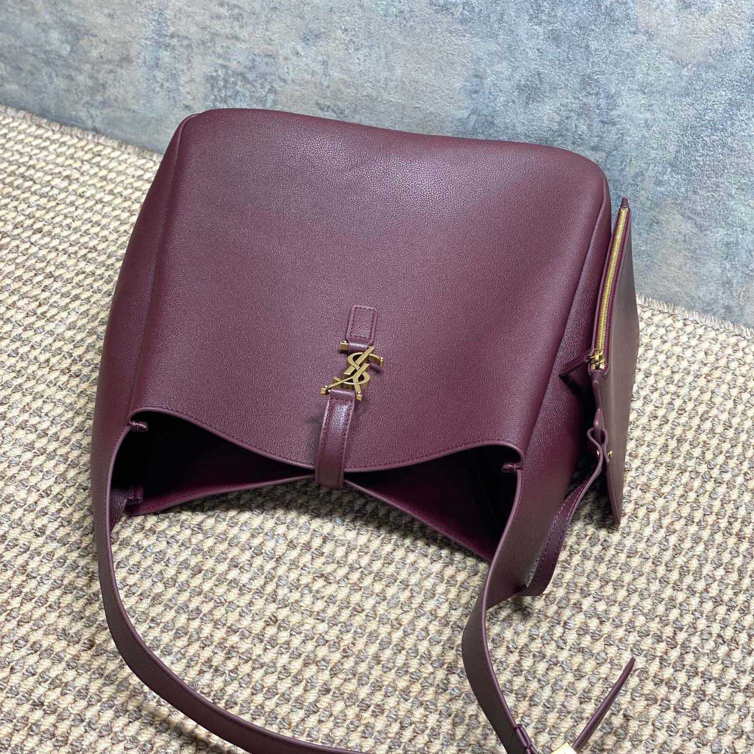 Saint Laurent LE 5 À 7 supple Large In Grained Leather - FashionPlug