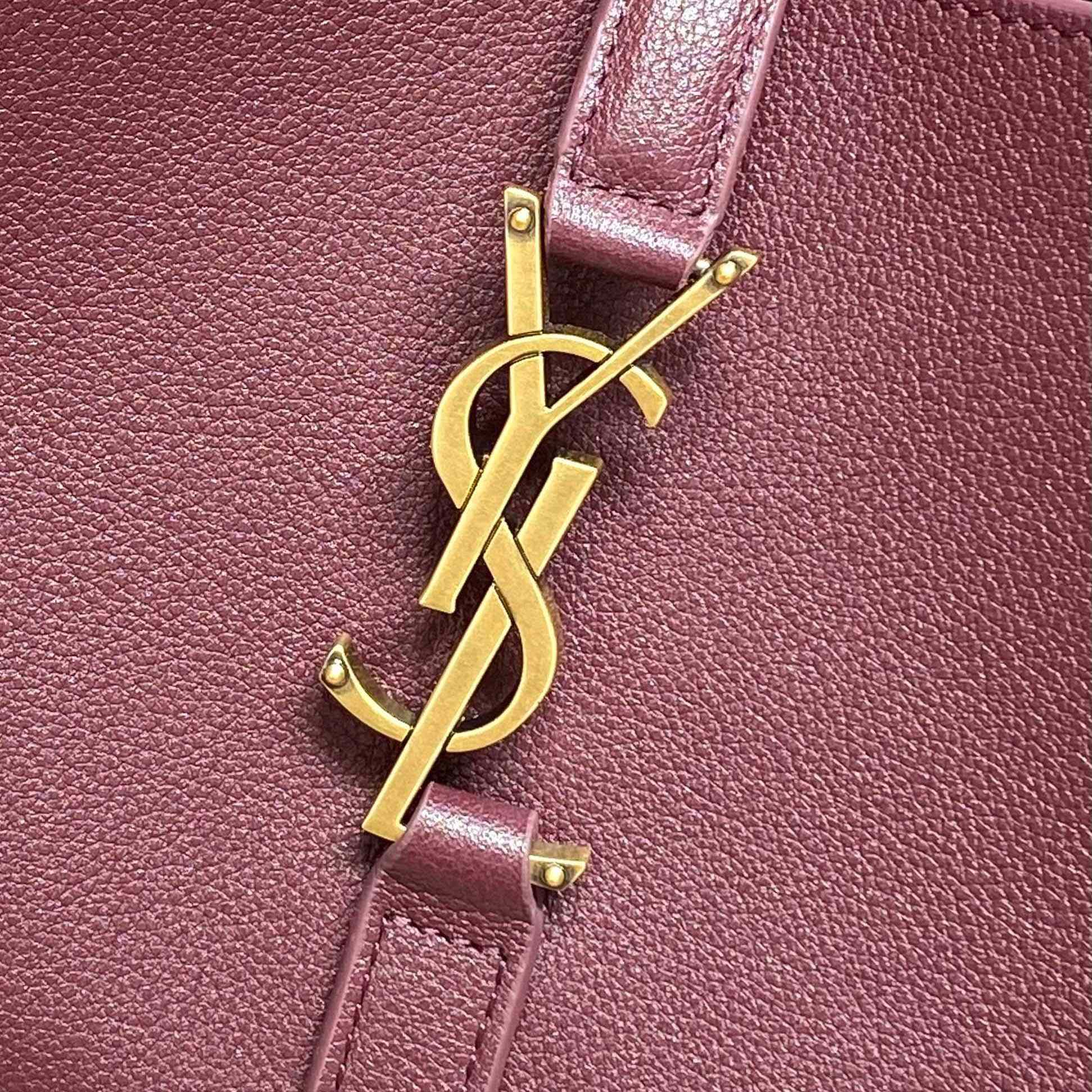 Saint Laurent LE 5 À 7 supple Large In Grained Leather - FashionPlug