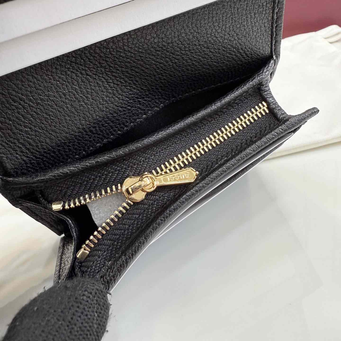 Gucci Jackie Medium Wallet - FashionPlug