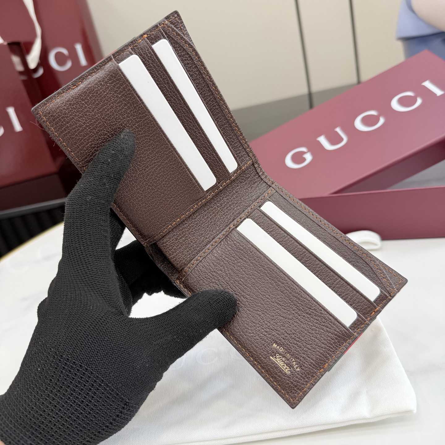 Gucci Bi-fold wallet With Web - FashionPlug