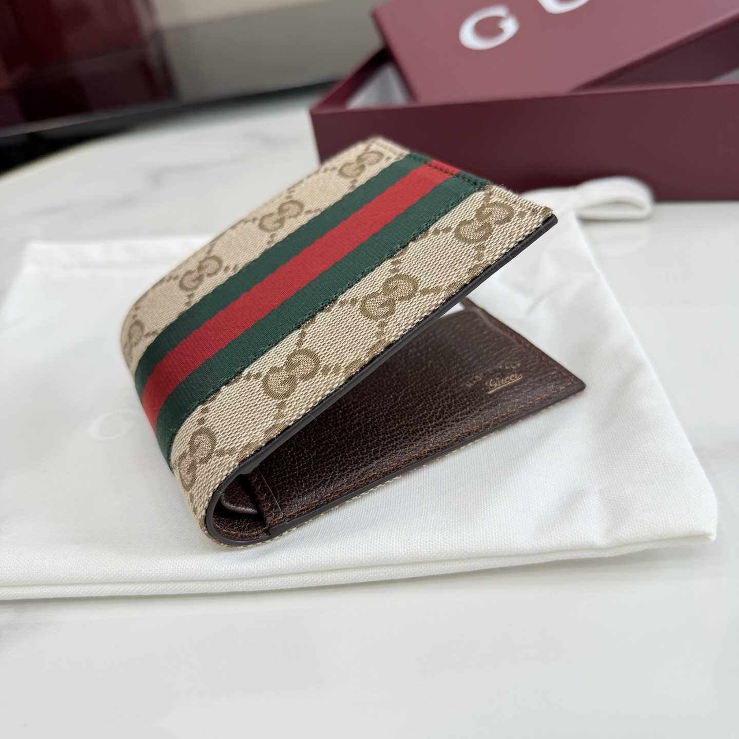 Gucci Bi-fold wallet With Web - FashionPlug