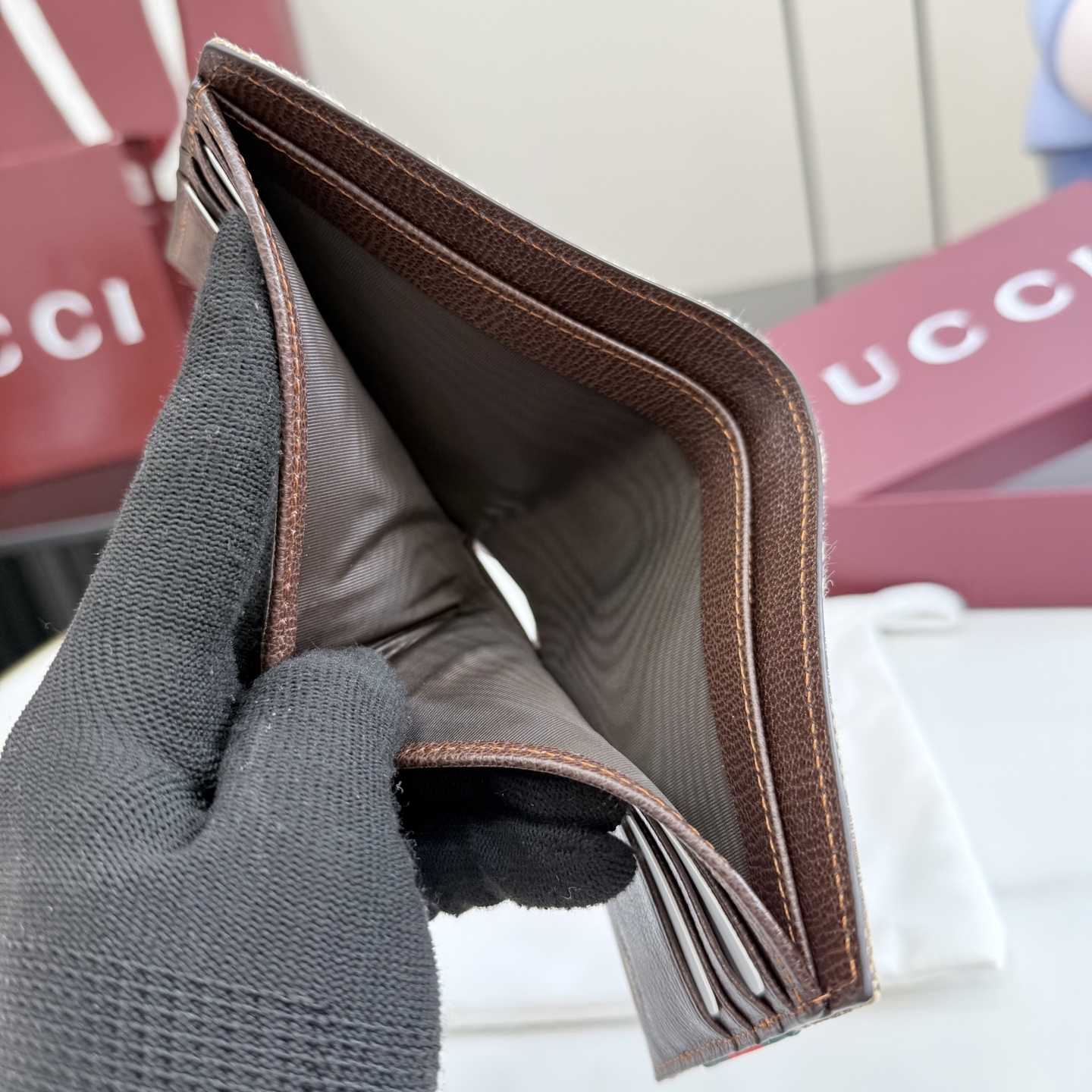 Gucci Bi-fold wallet With Web - FashionPlug