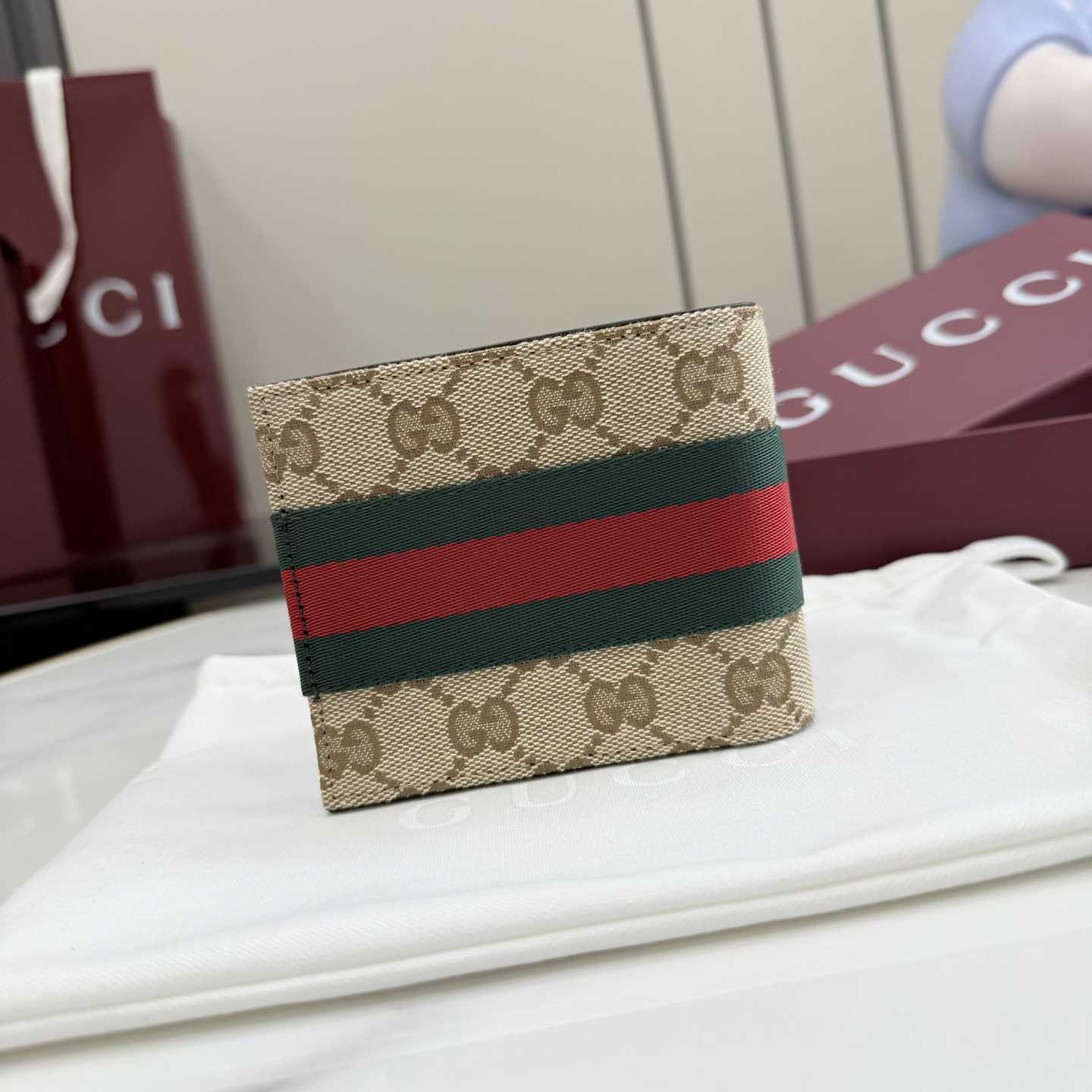 Gucci Bi-fold wallet With Web - FashionPlug