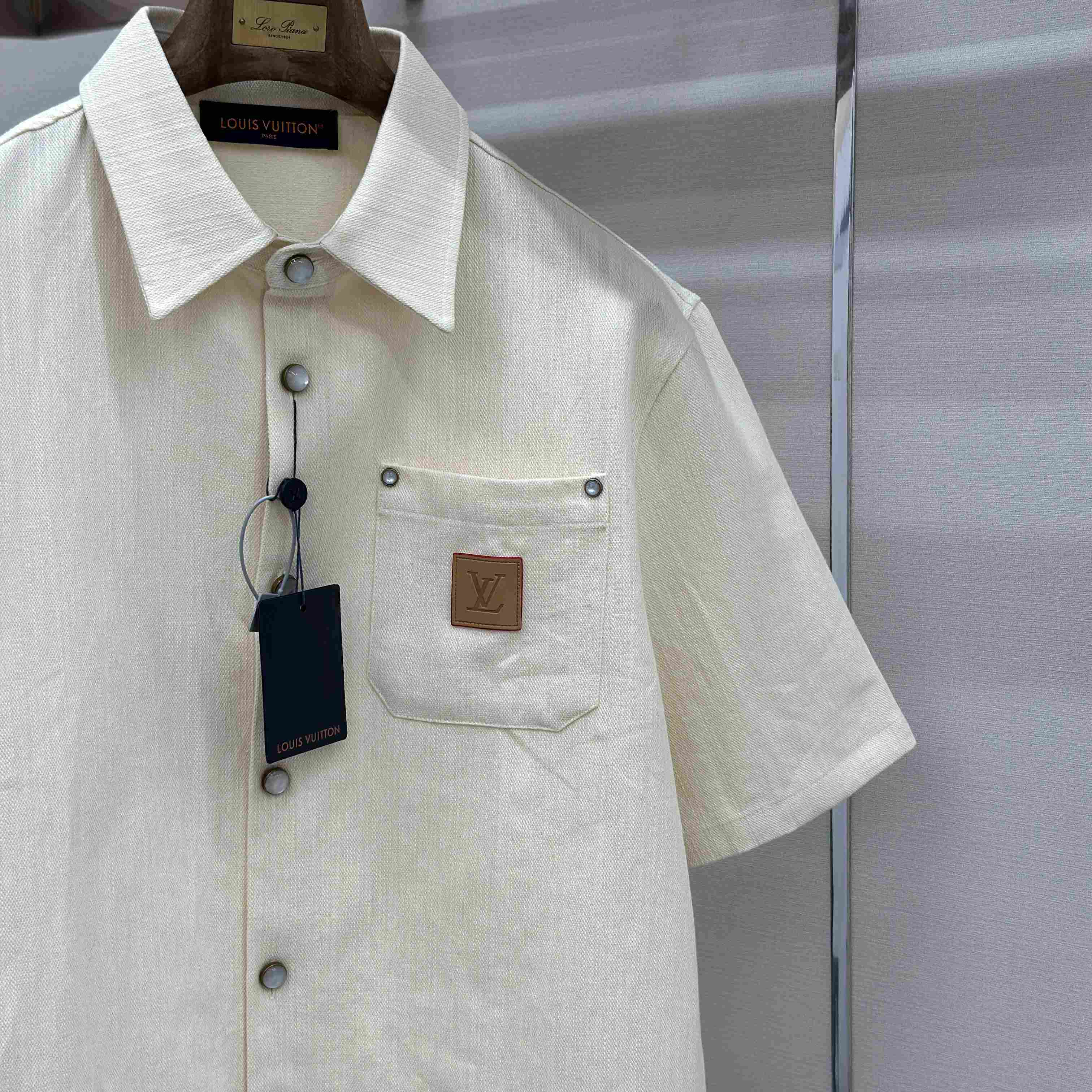 Louis Vuitton Silk-Blend Short-Sleeved Shirt 1AHCHW - FashionPlug