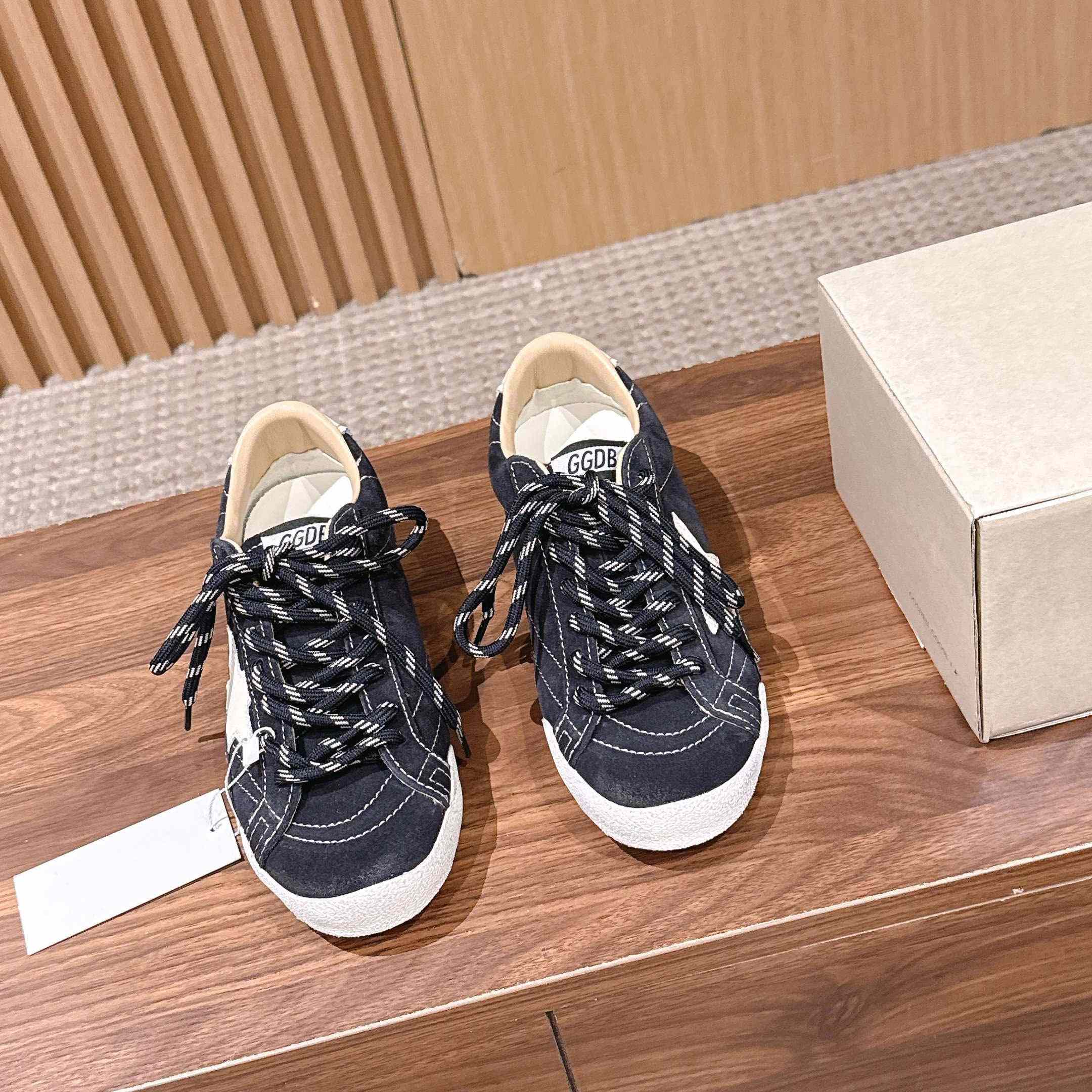 Golden Goose True-Star Sneakers - FashionPlug